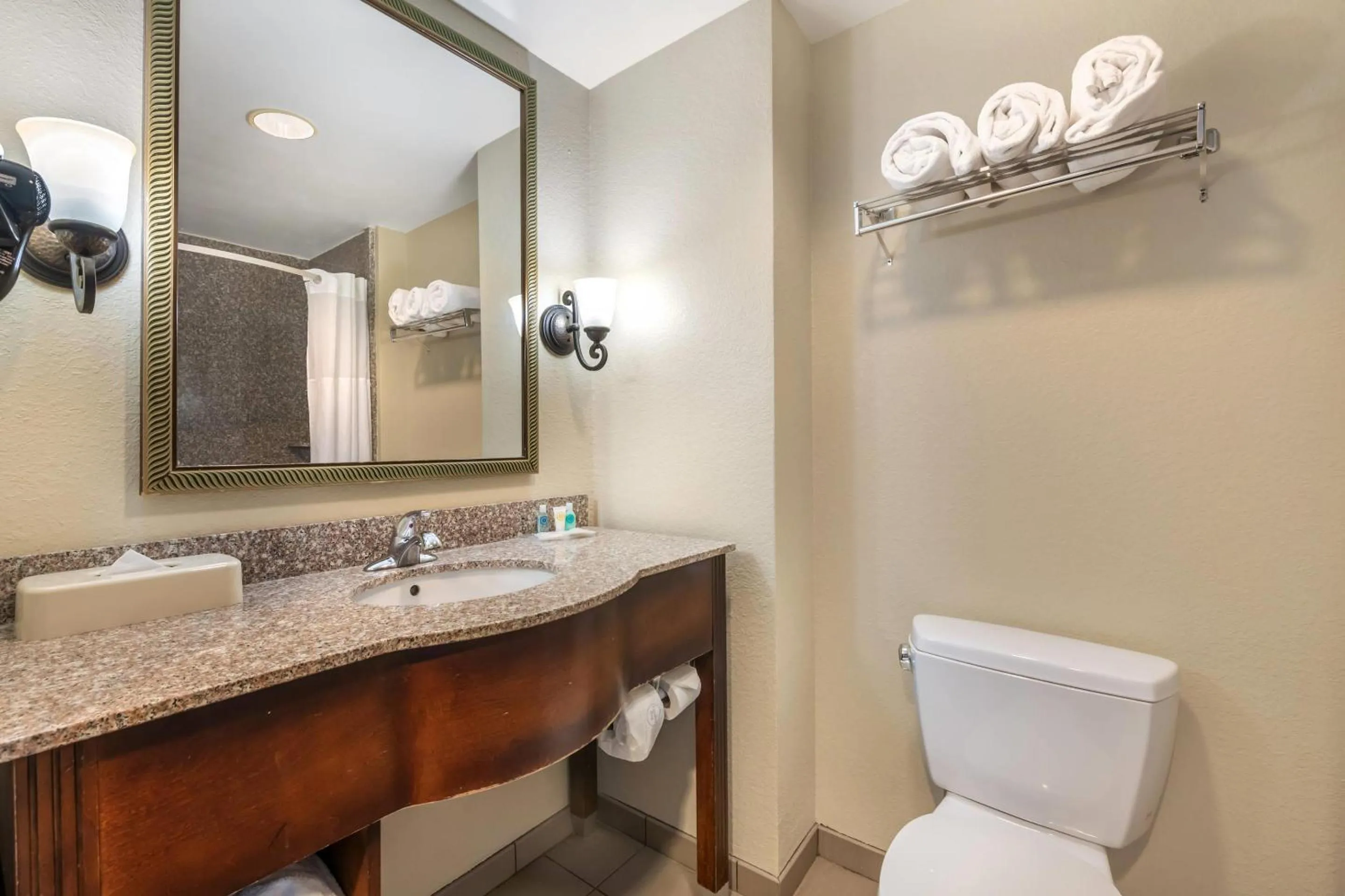 Bedroom in Comfort Suites Ocala North