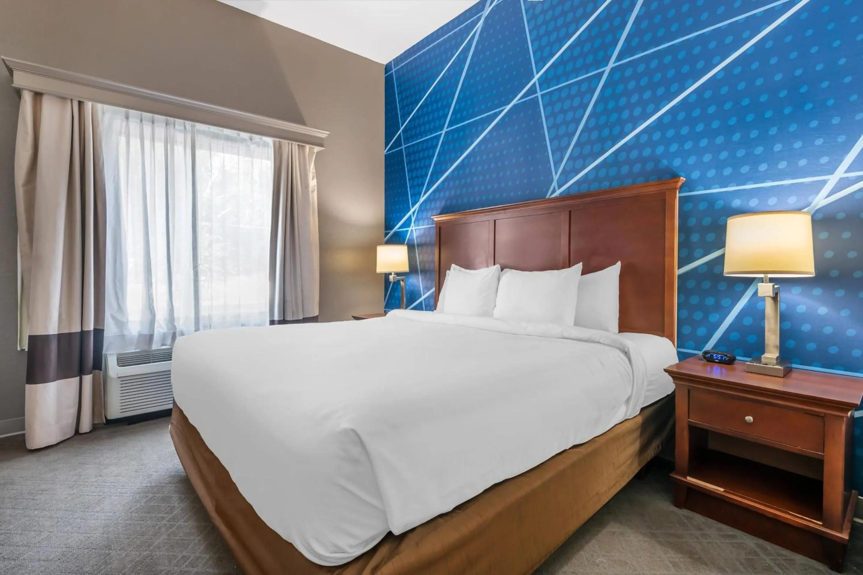 Bedroom, Bed in Comfort Suites Ocala North