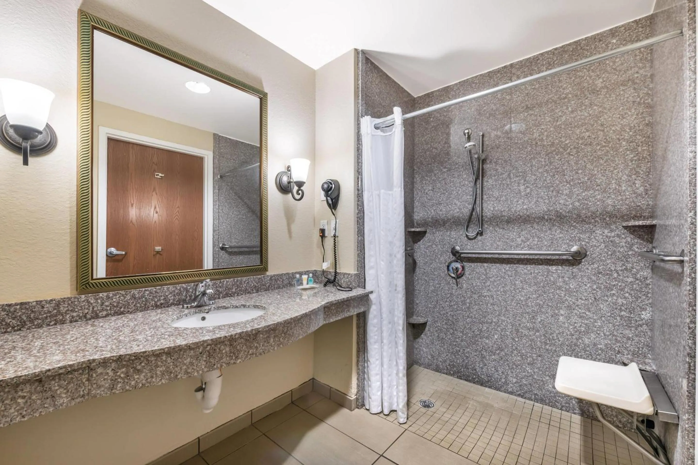 Bedroom in Comfort Suites Ocala North