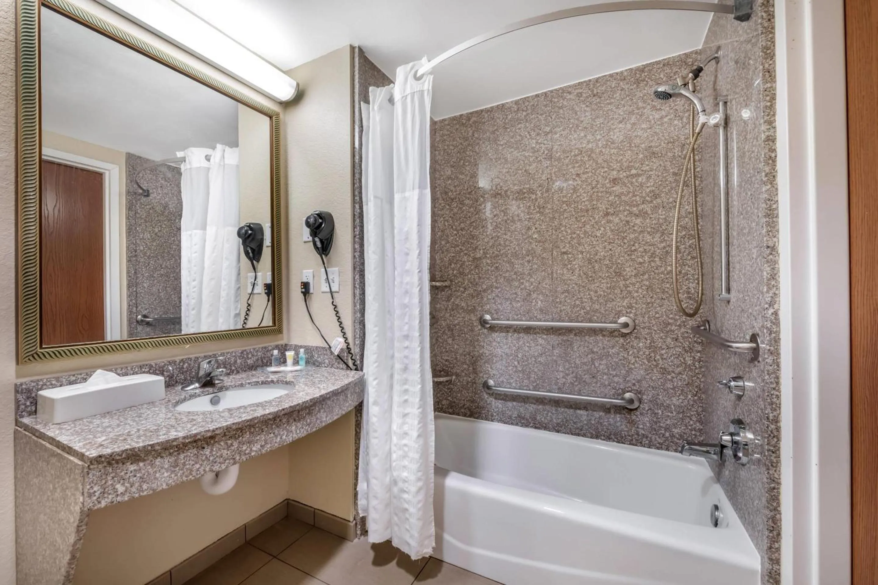 Bedroom in Comfort Suites Ocala North