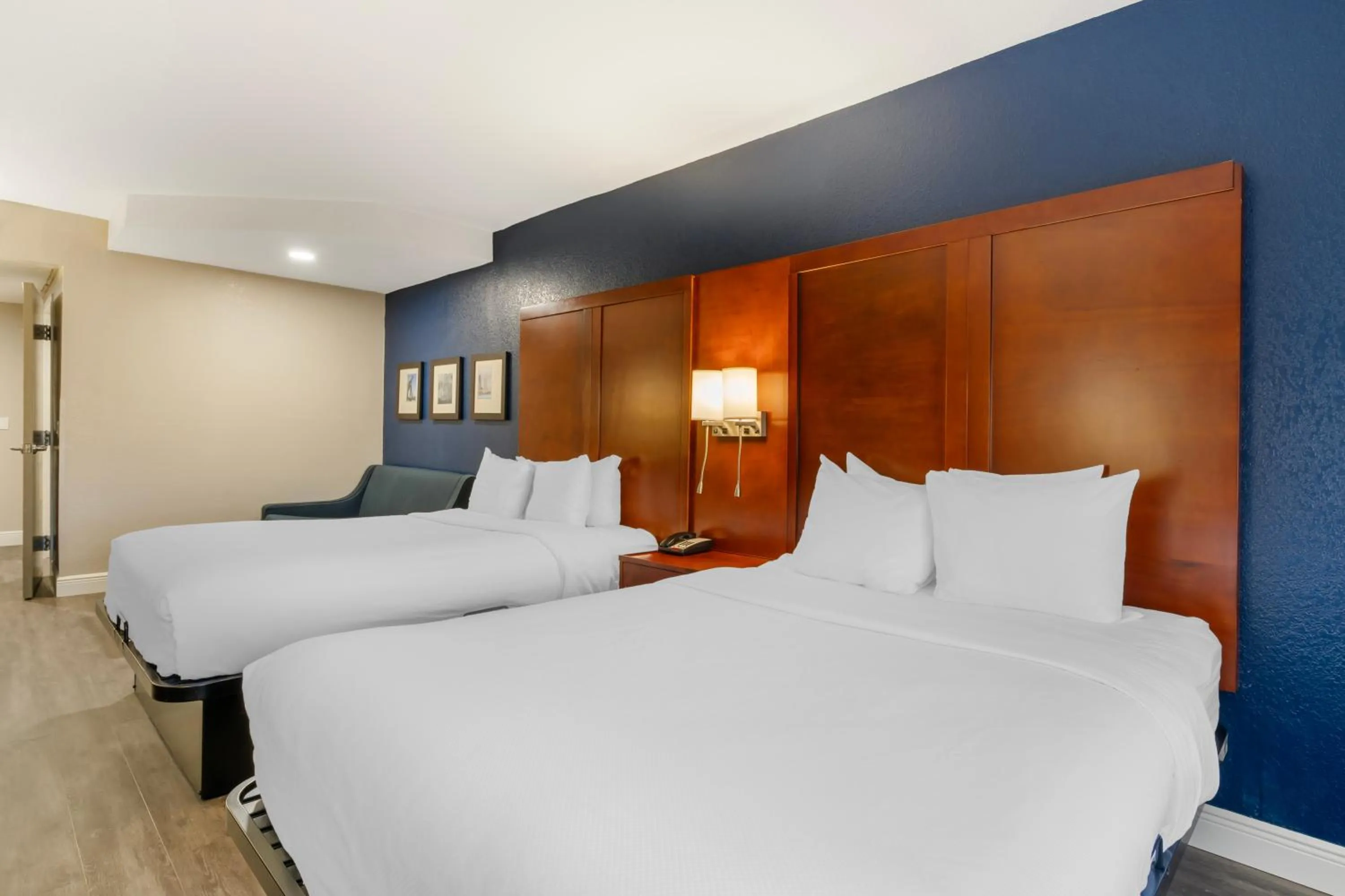 Bedroom, Bed in Comfort Suites West Jacksonville