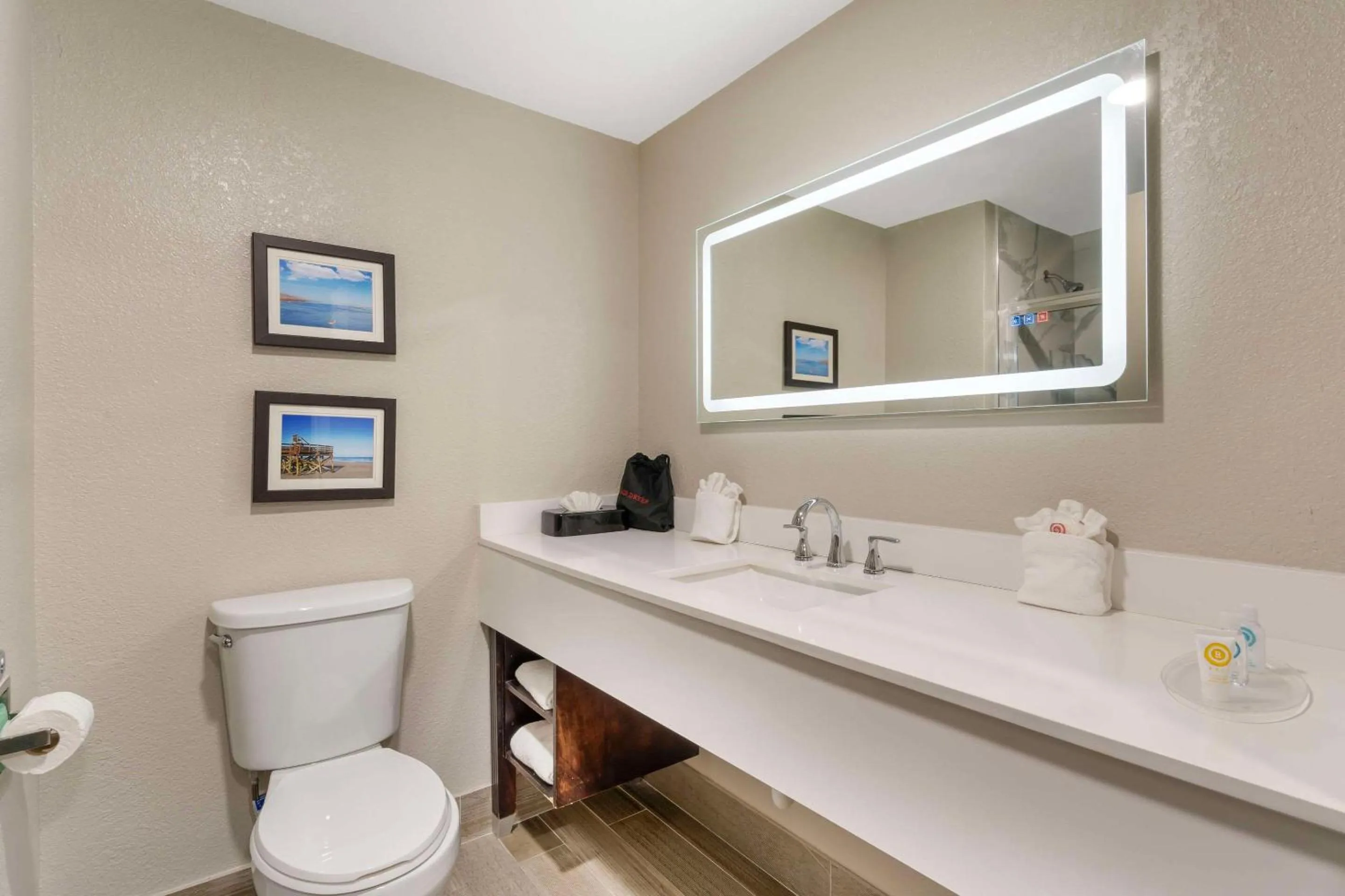 Bedroom in Comfort Suites West Jacksonville