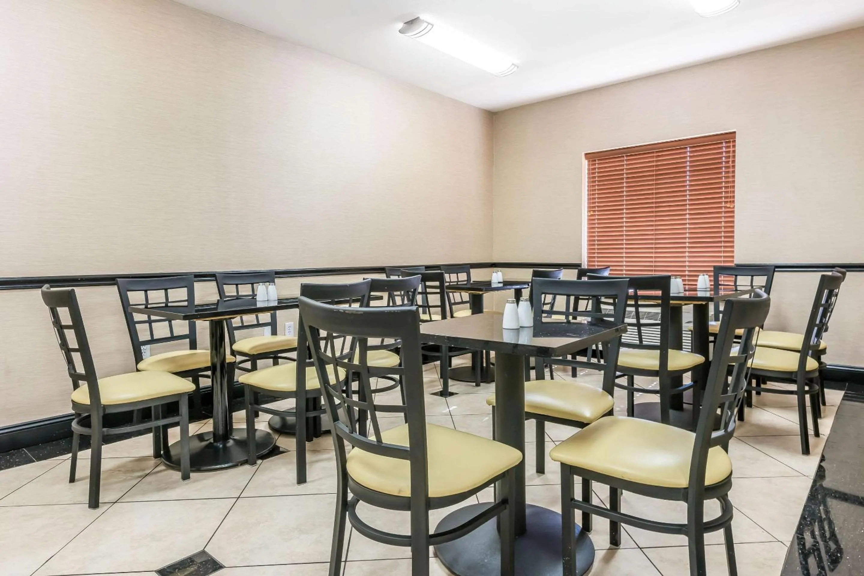 Breakfast in Sleep Inn & Suites University-Shands