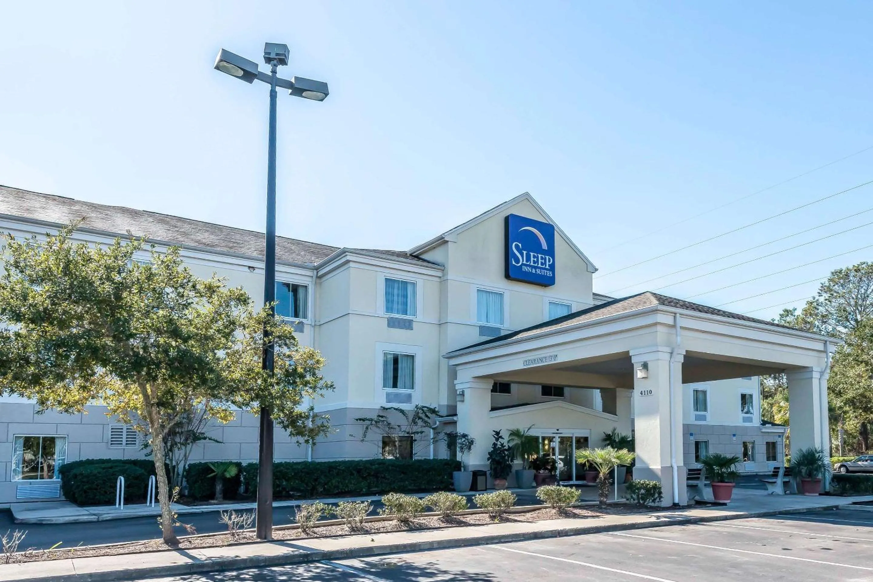Property building in Sleep Inn & Suites University-Shands
