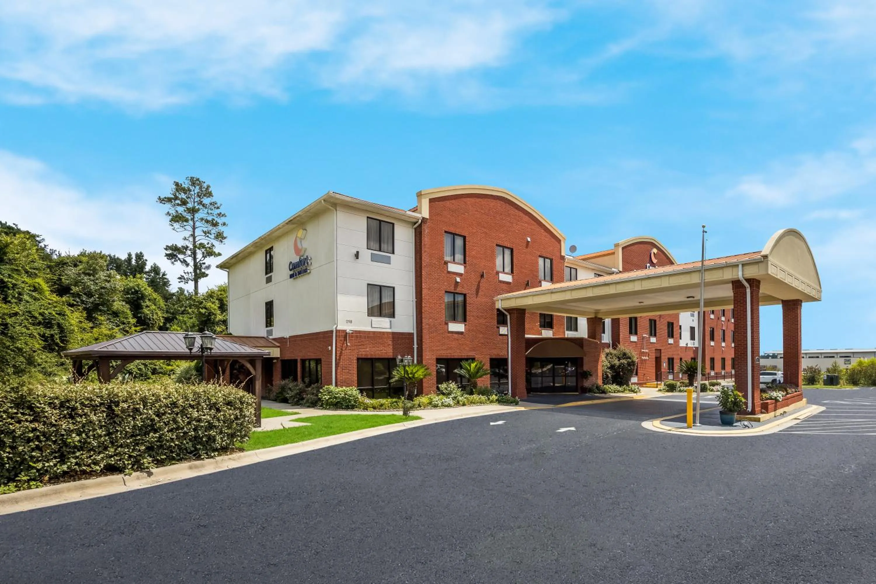 Property building in Comfort Inn & Suites Midway - Tallahassee West