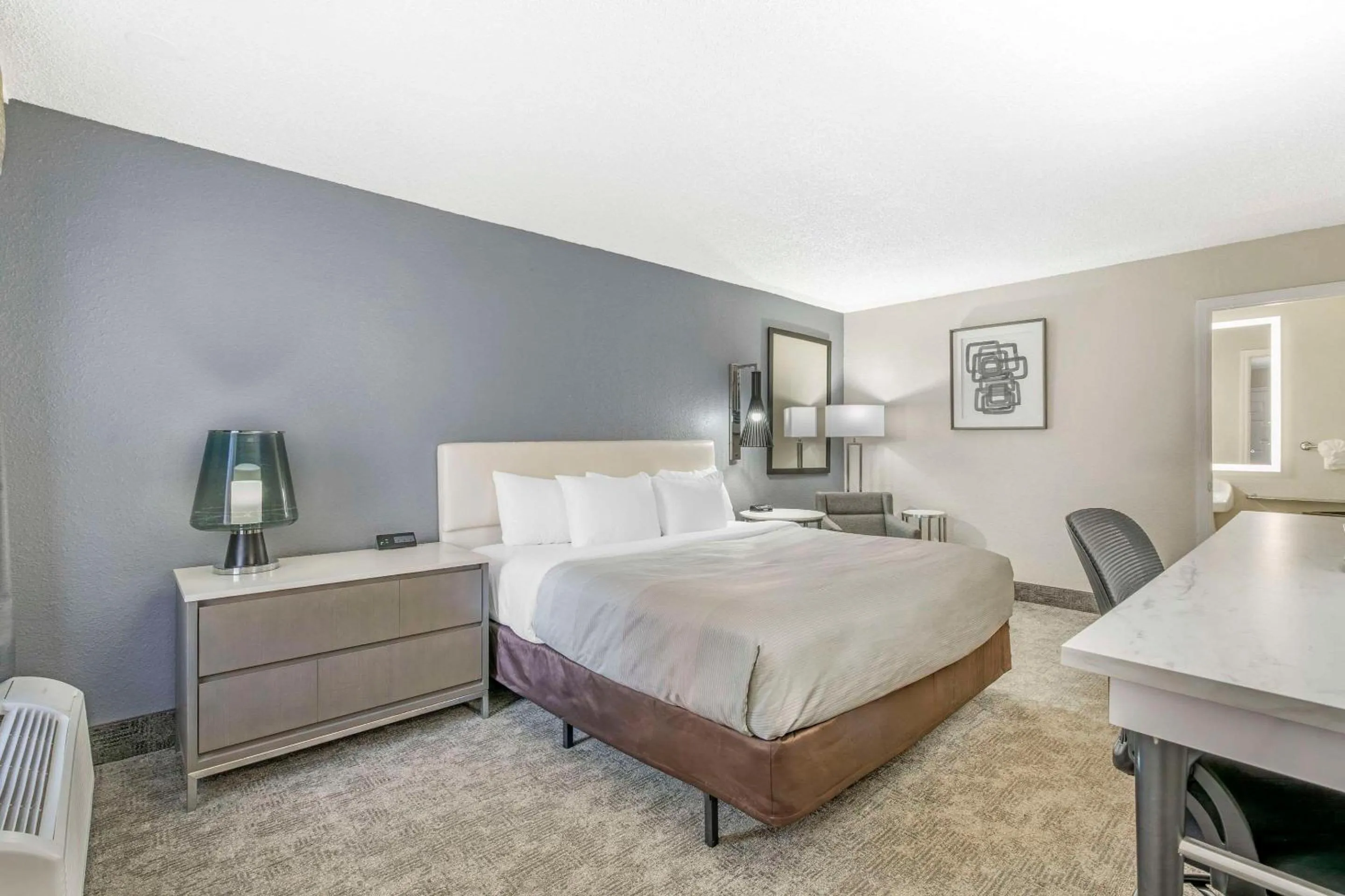 Bedroom, Bed in Quality Inn Daytona Speedway - I-95