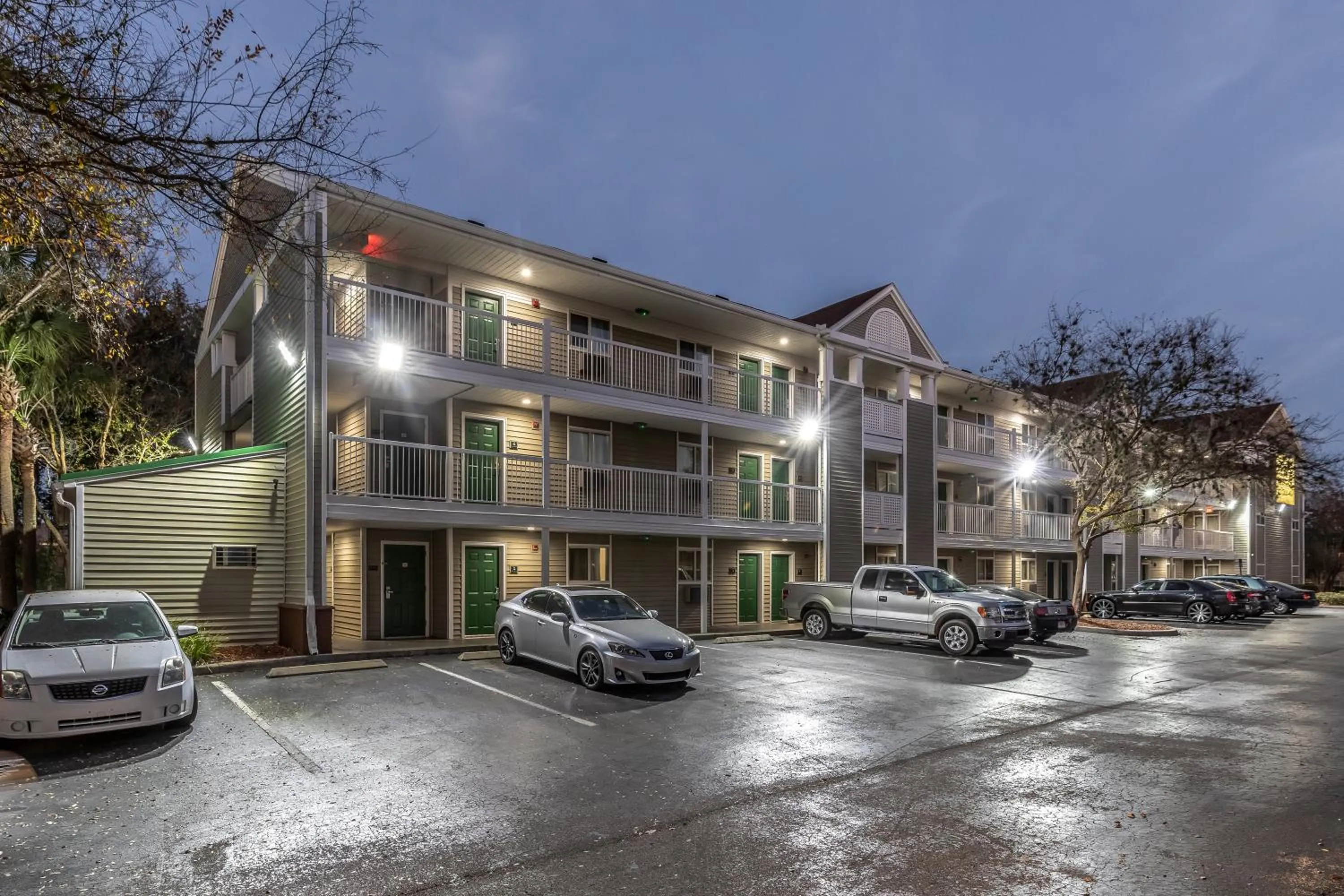 Property building in HomeTowne Studios by Red Roof Orlando - Casselberry