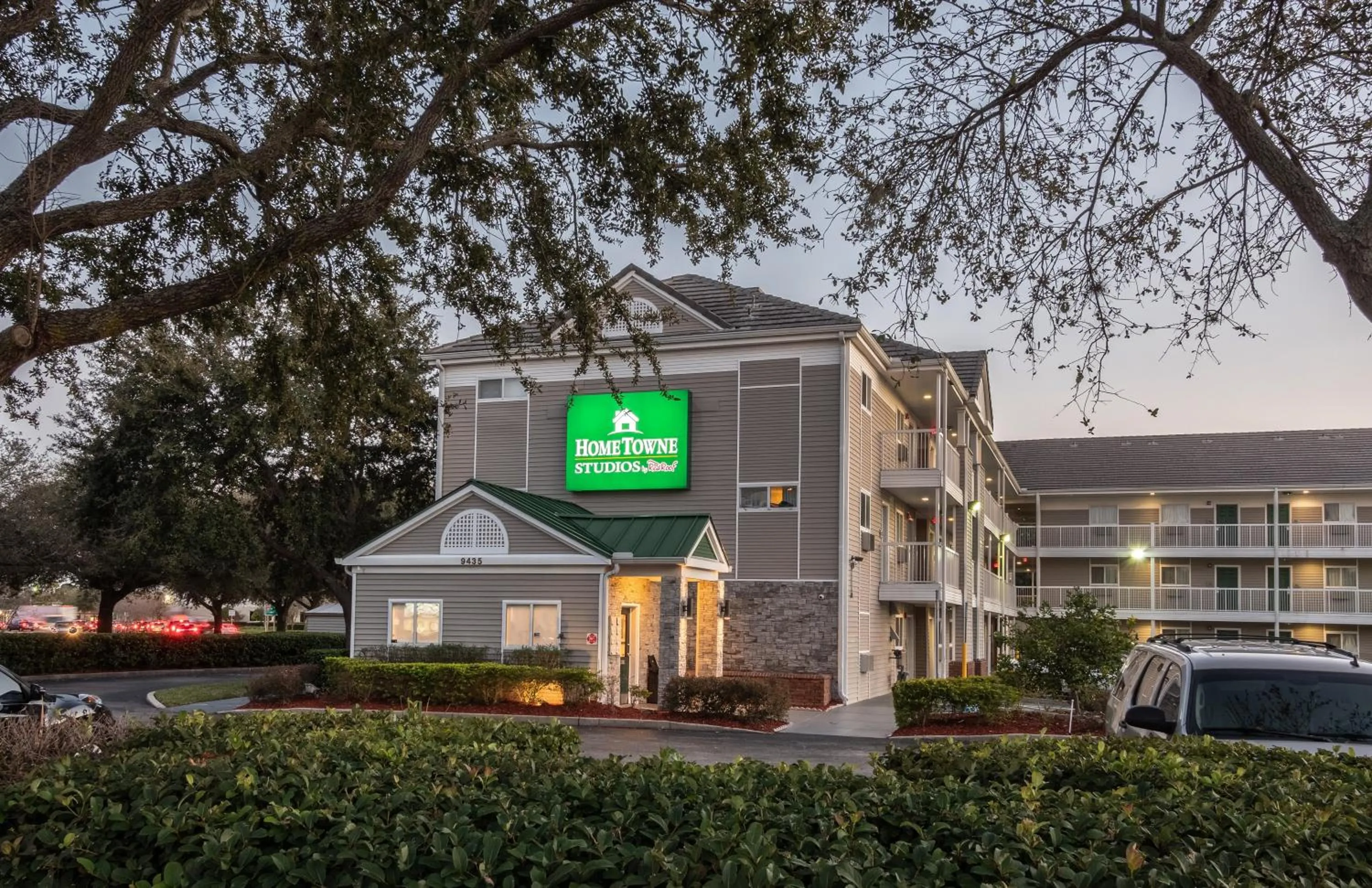Property building in HomeTowne Studios by Red Roof Orlando South