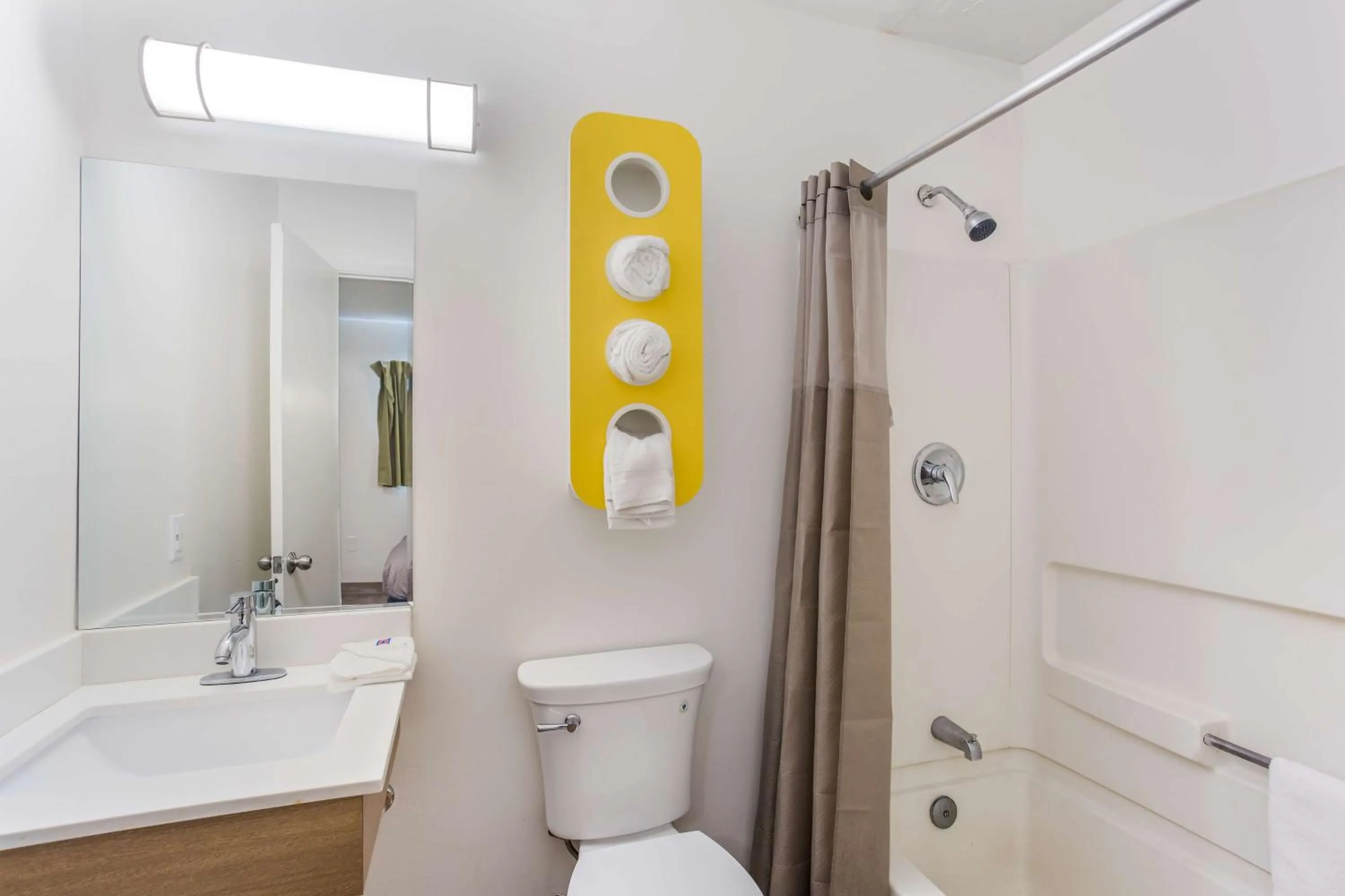 Bathroom in Motel 6-Jacksonville, FL - South