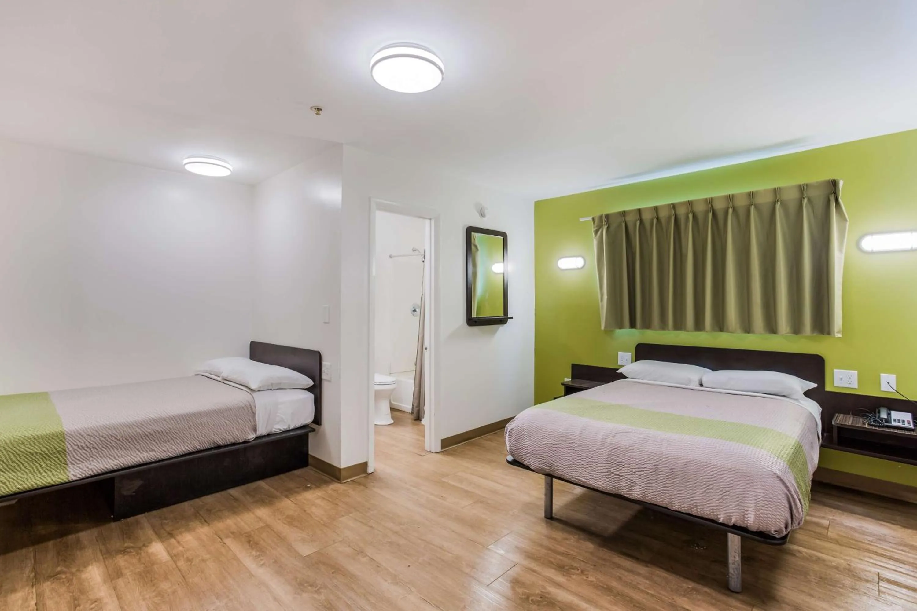 Photo of the whole room, Bed in Motel 6-Jacksonville, FL - South