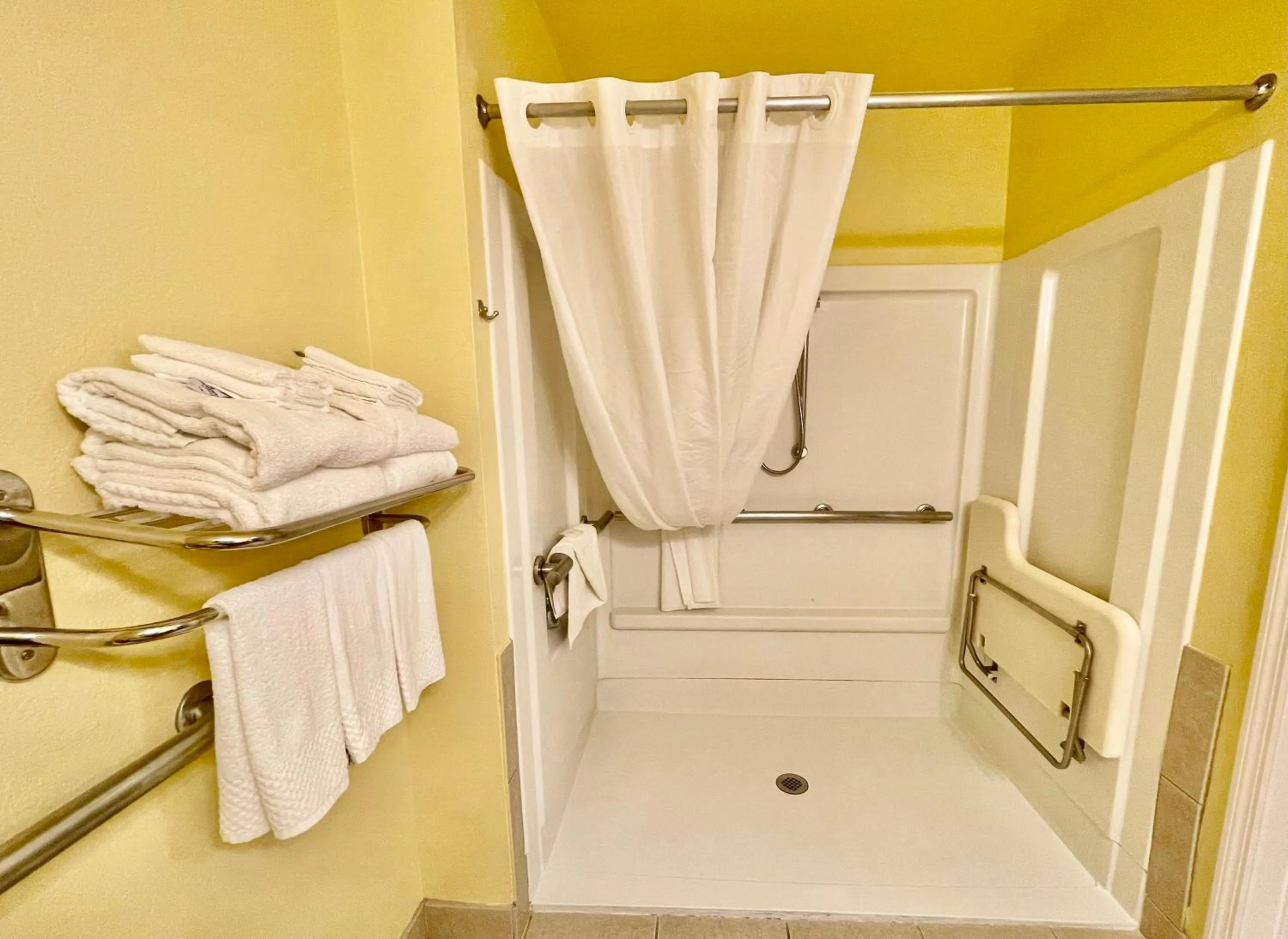 Shower in Suburban Studios Fort Myers Cape Coral