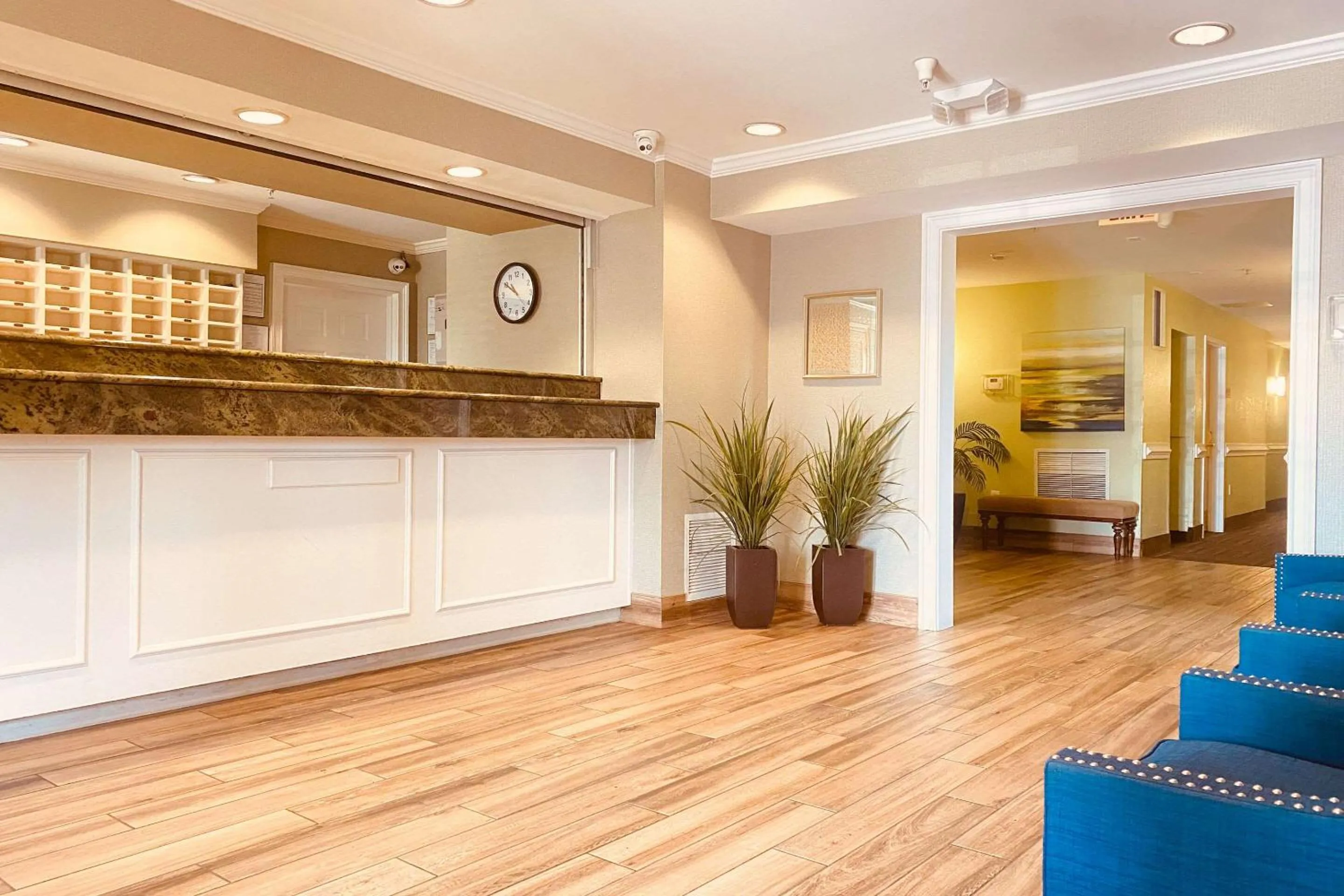 Lobby or reception in Suburban Studios Fort Myers Cape Coral