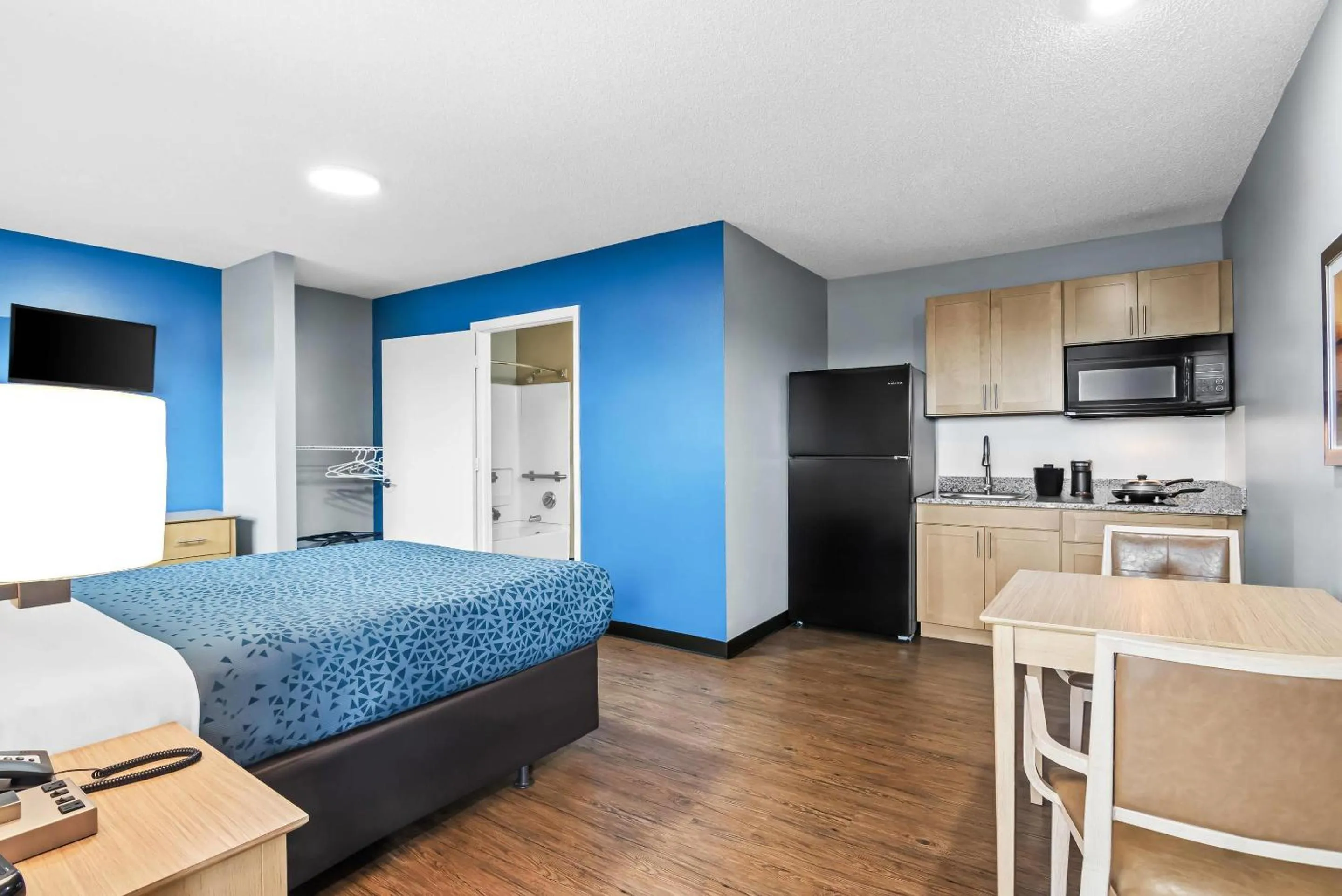 Bedroom, Bed in Suburban Studios Stuart near Federal Hwy 1