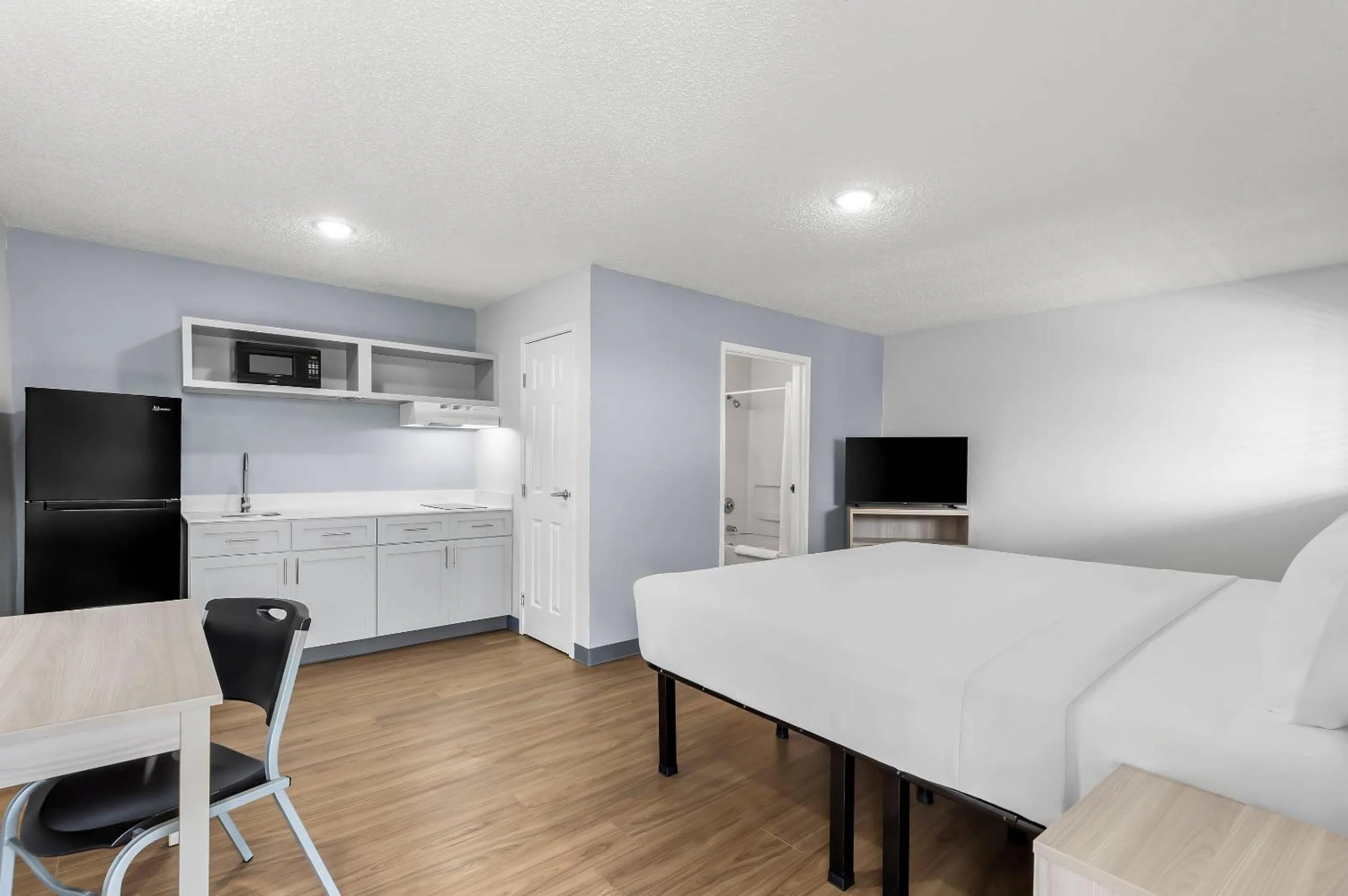 Bedroom in Suburban Studios Lakeland North I-4