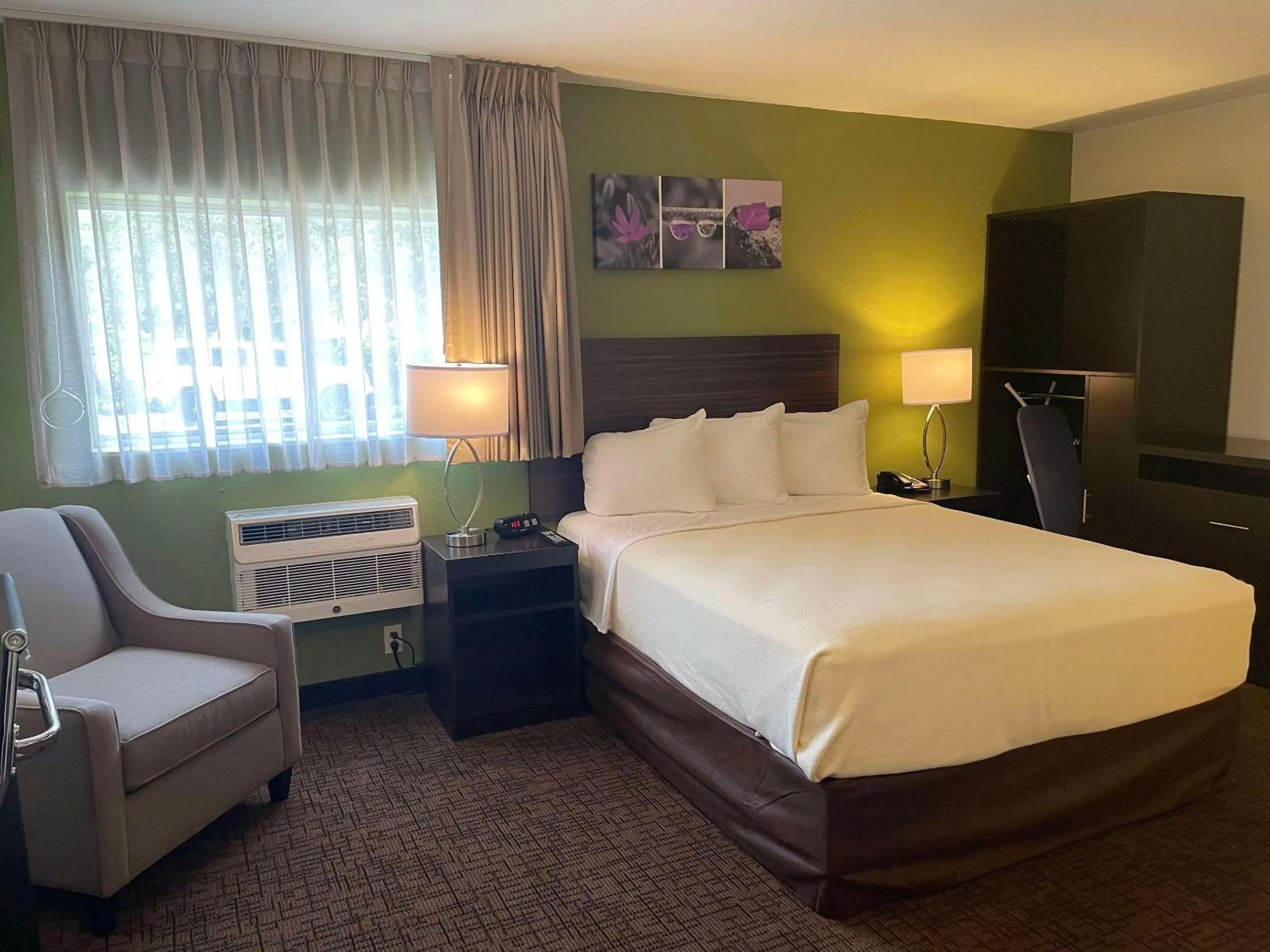 Bedroom, Bed in Suburban Studios Melbourne Airport