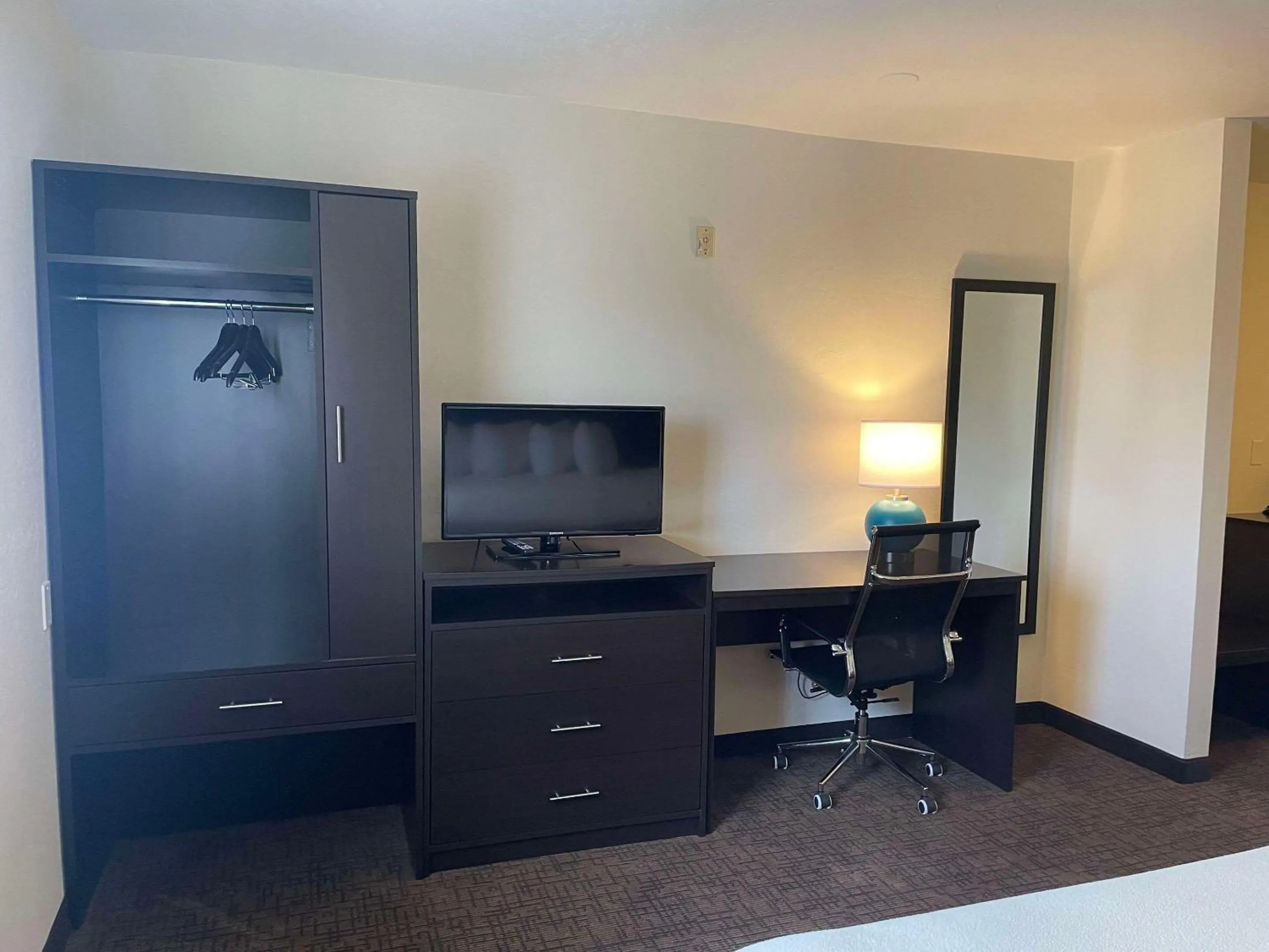 Bedroom in Suburban Studios Melbourne Airport