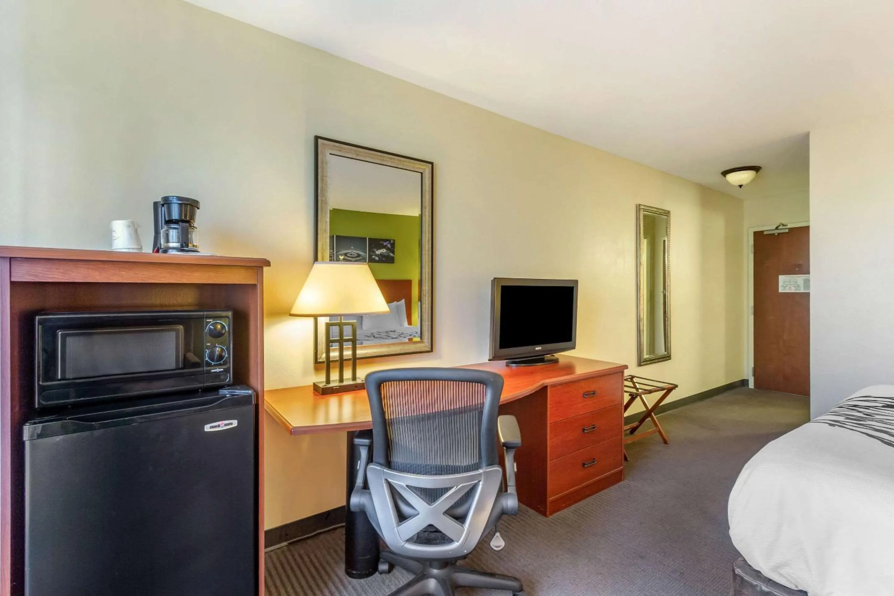 Photo of the whole room in Sleep Inn & Suites Jacksonville West