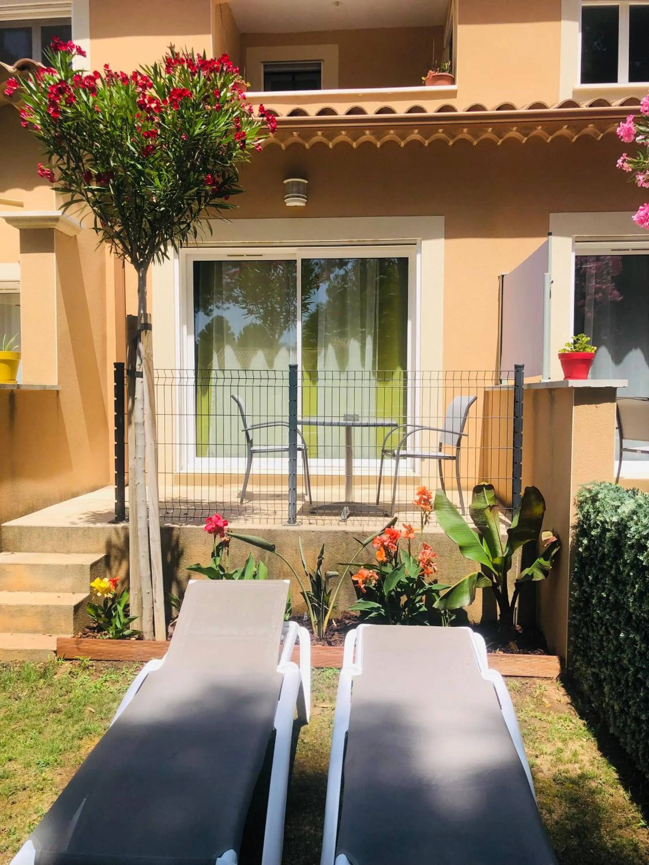 Balcony/Terrace in Lou Meinado, un concept "comme à l'hôtel"