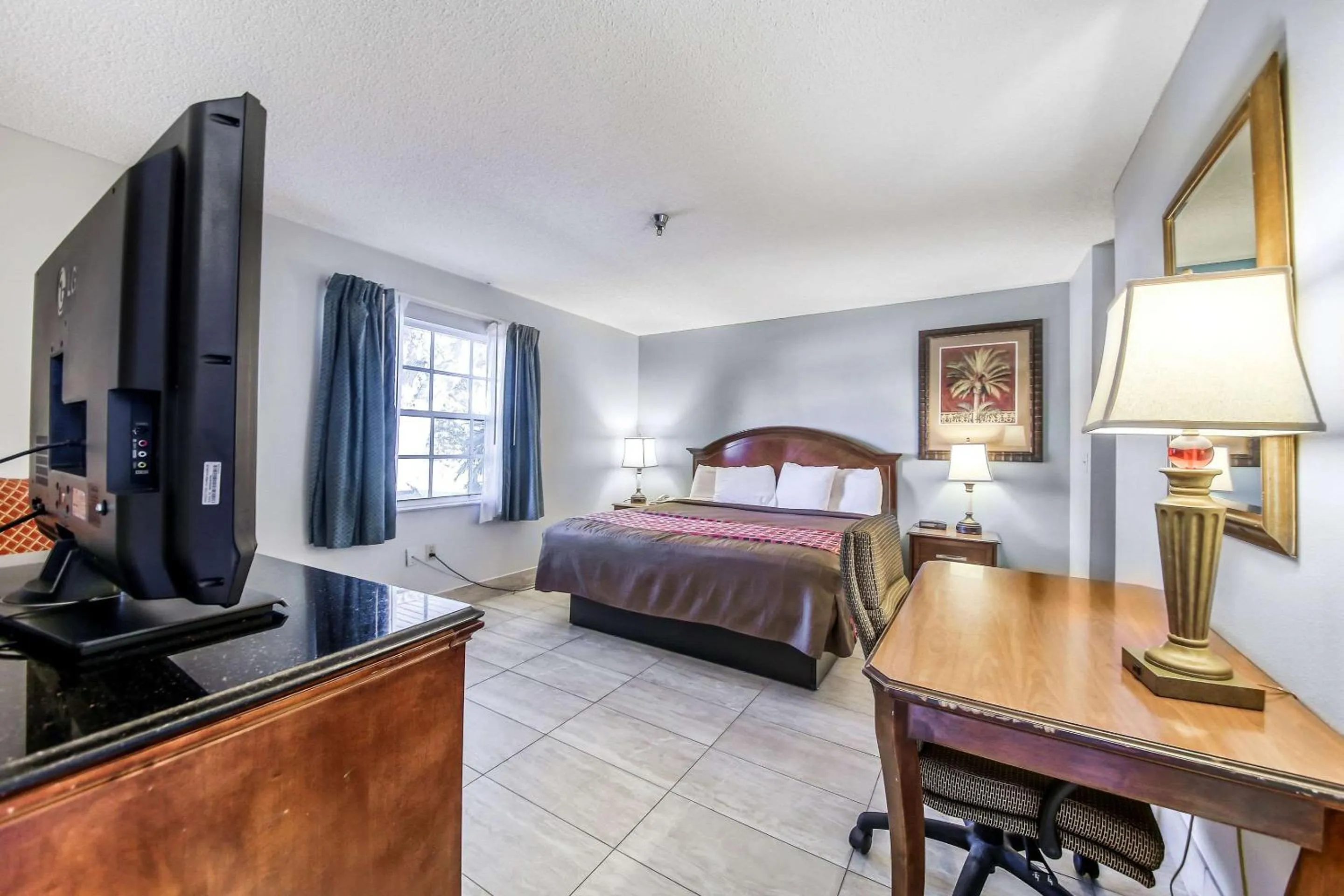 Bedroom, Bed in Rodeway Inn & Suites Haines City - Winter Haven