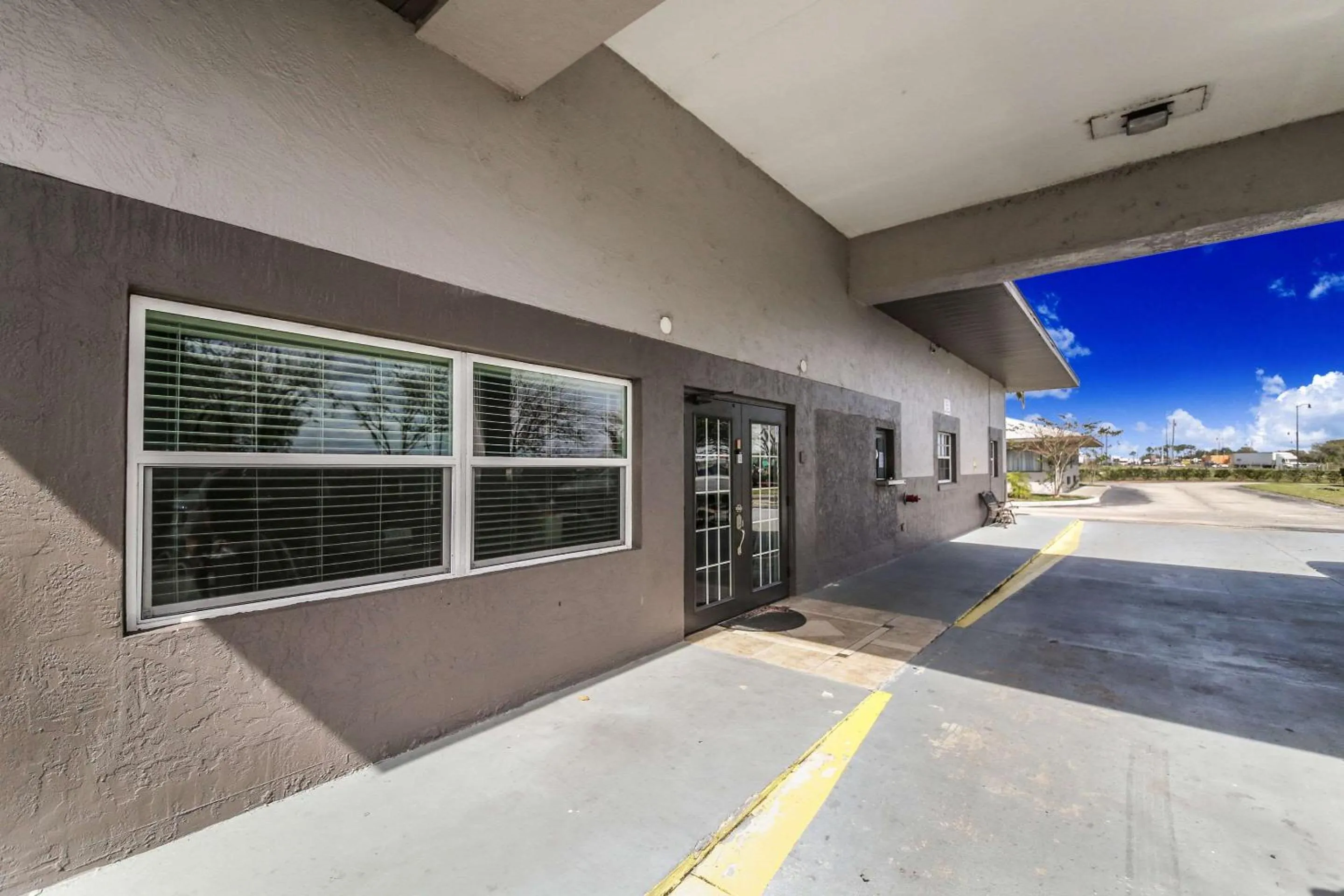 Property building in Rodeway Inn & Suites Haines City - Winter Haven