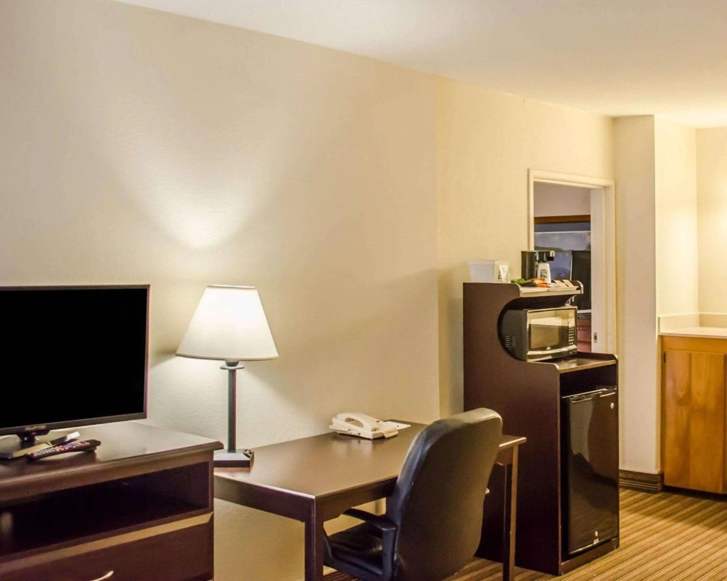 Photo of the whole room in Quality Inn & Suites Pensacola Bayview