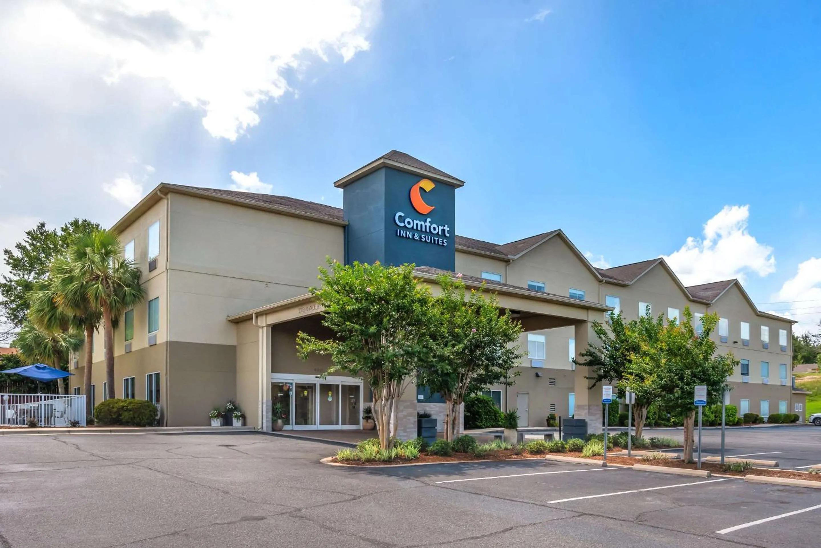 Property building in Comfort Inn & Suites Crestview South