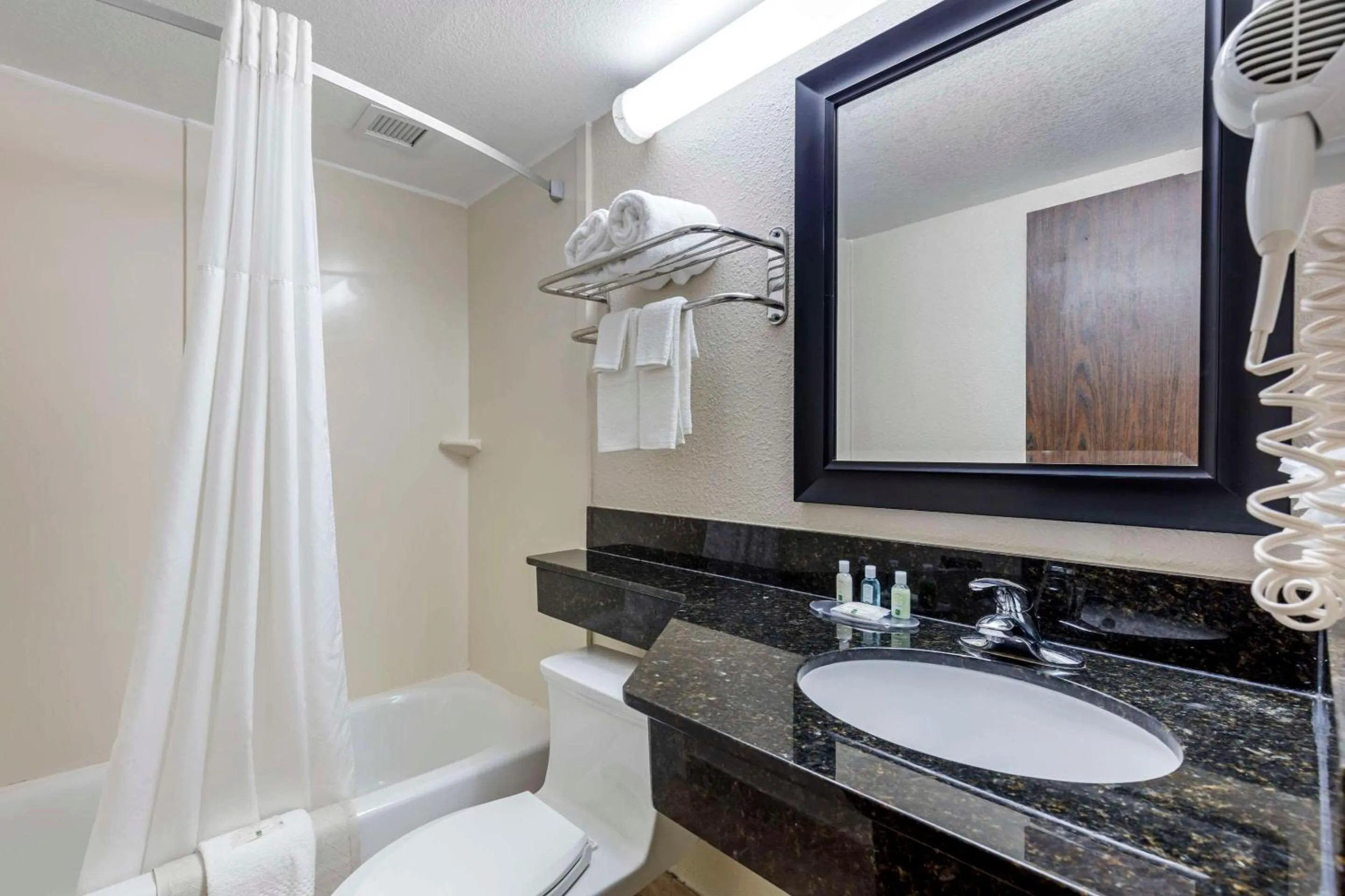 Bedroom in Quality Inn Downtown Stuart