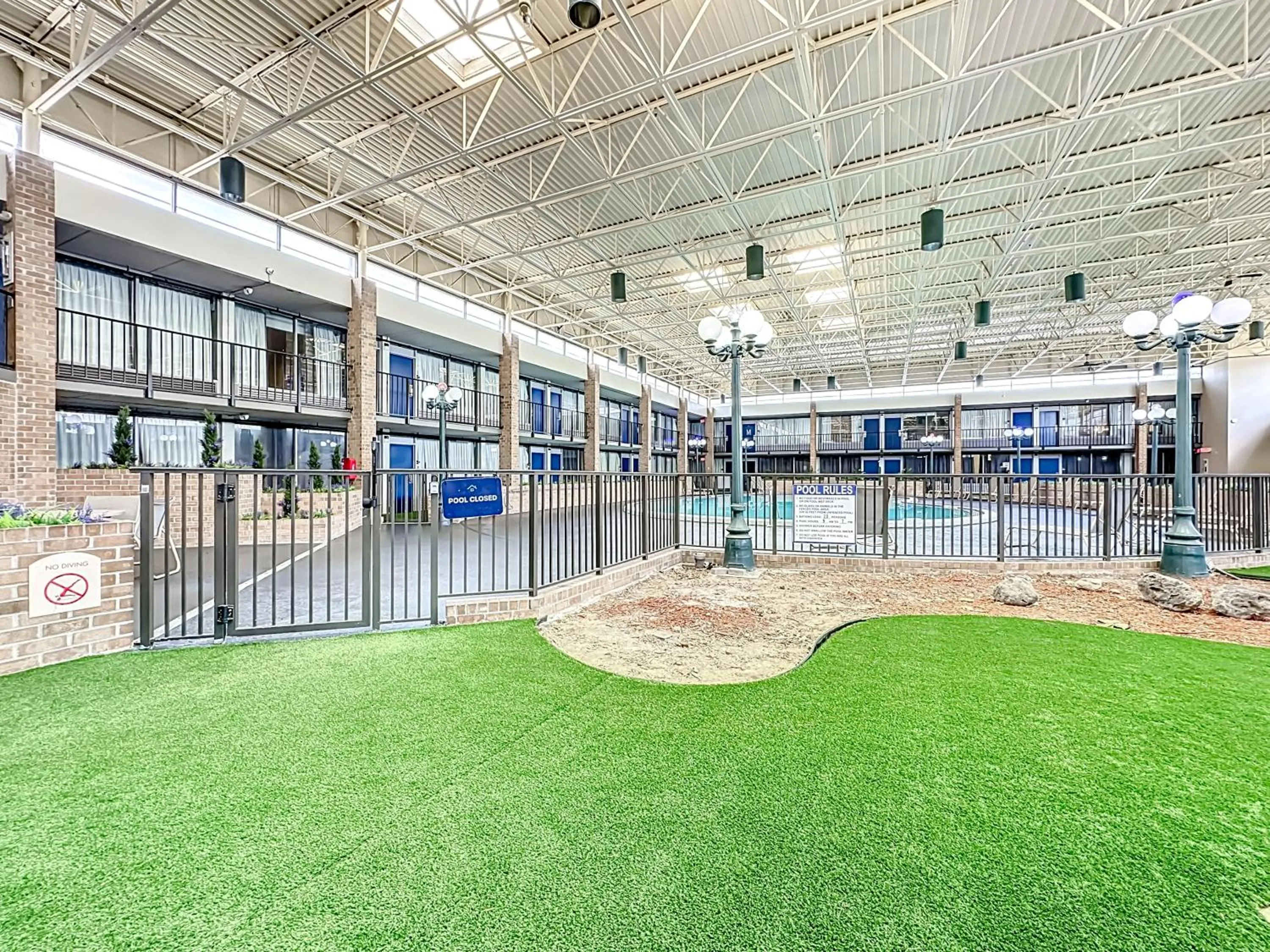 Swimming pool in Stayable Jax West