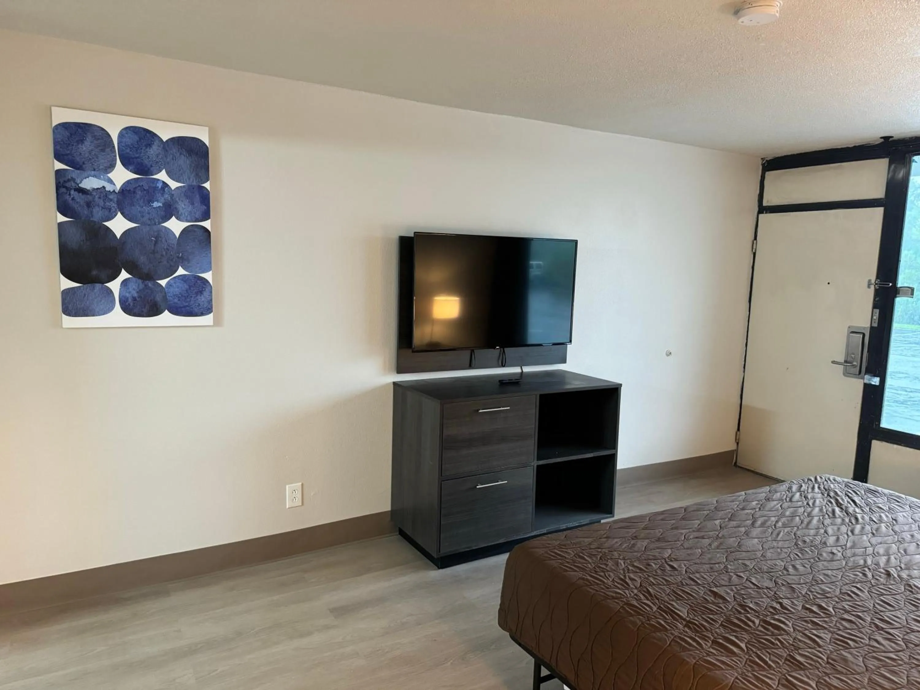 TV and multimedia, Bed in Stayable Jax West
