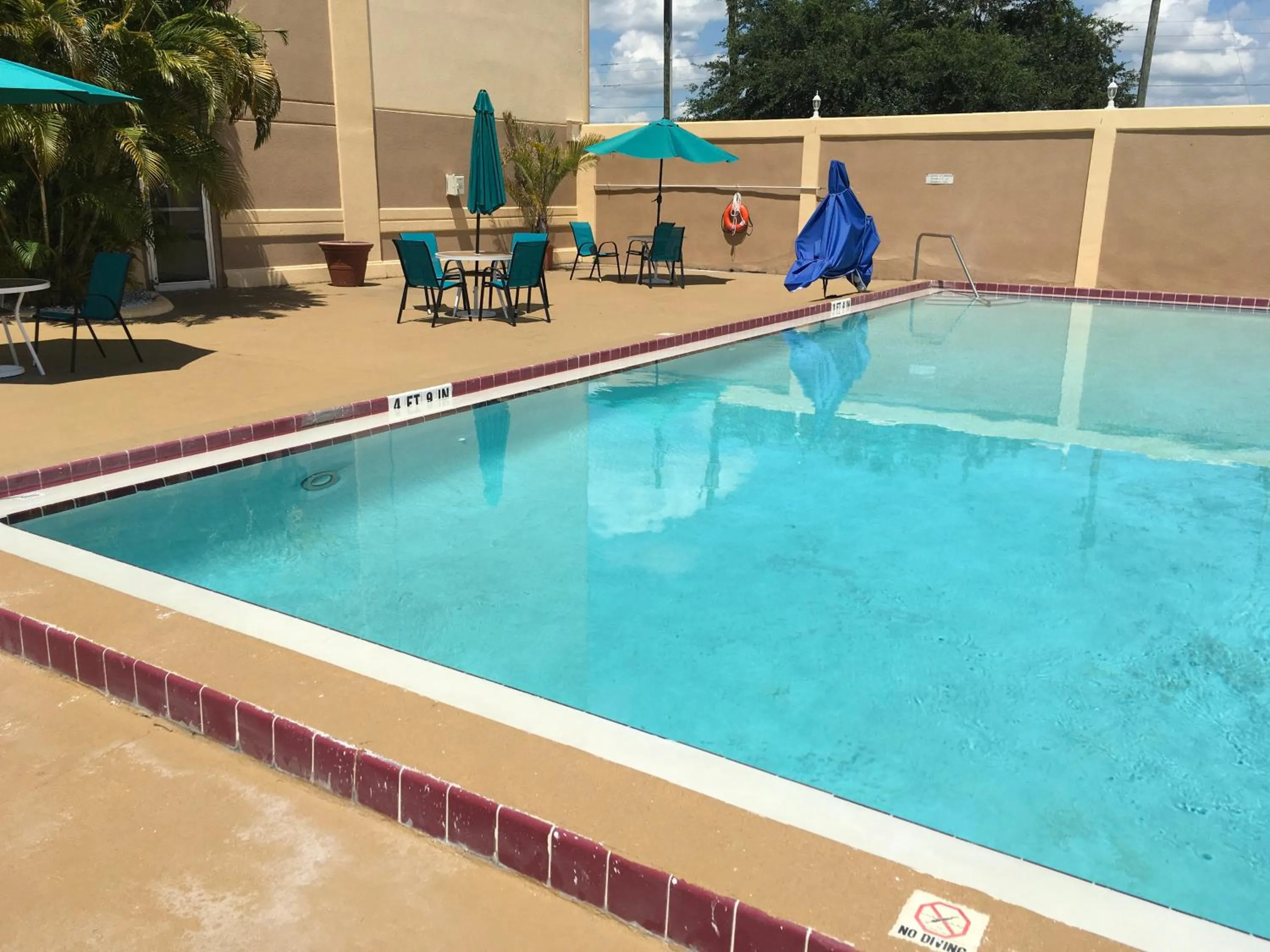 Swimming pool in Quality Inn & Suites Winter Park Village Area