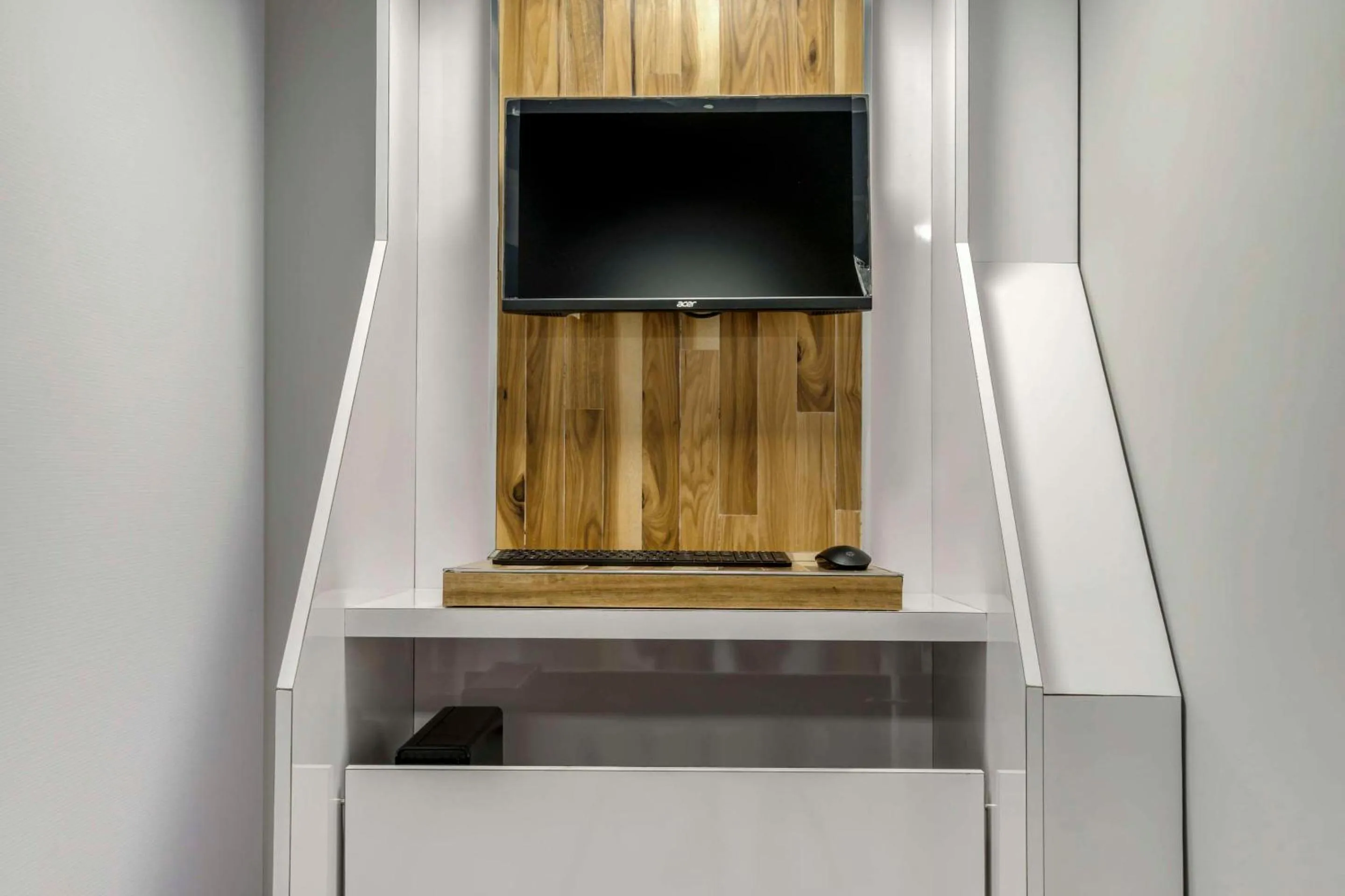 Business facilities in Clarion Pointe Tampa-Brandon Near Fairgrounds and Casino