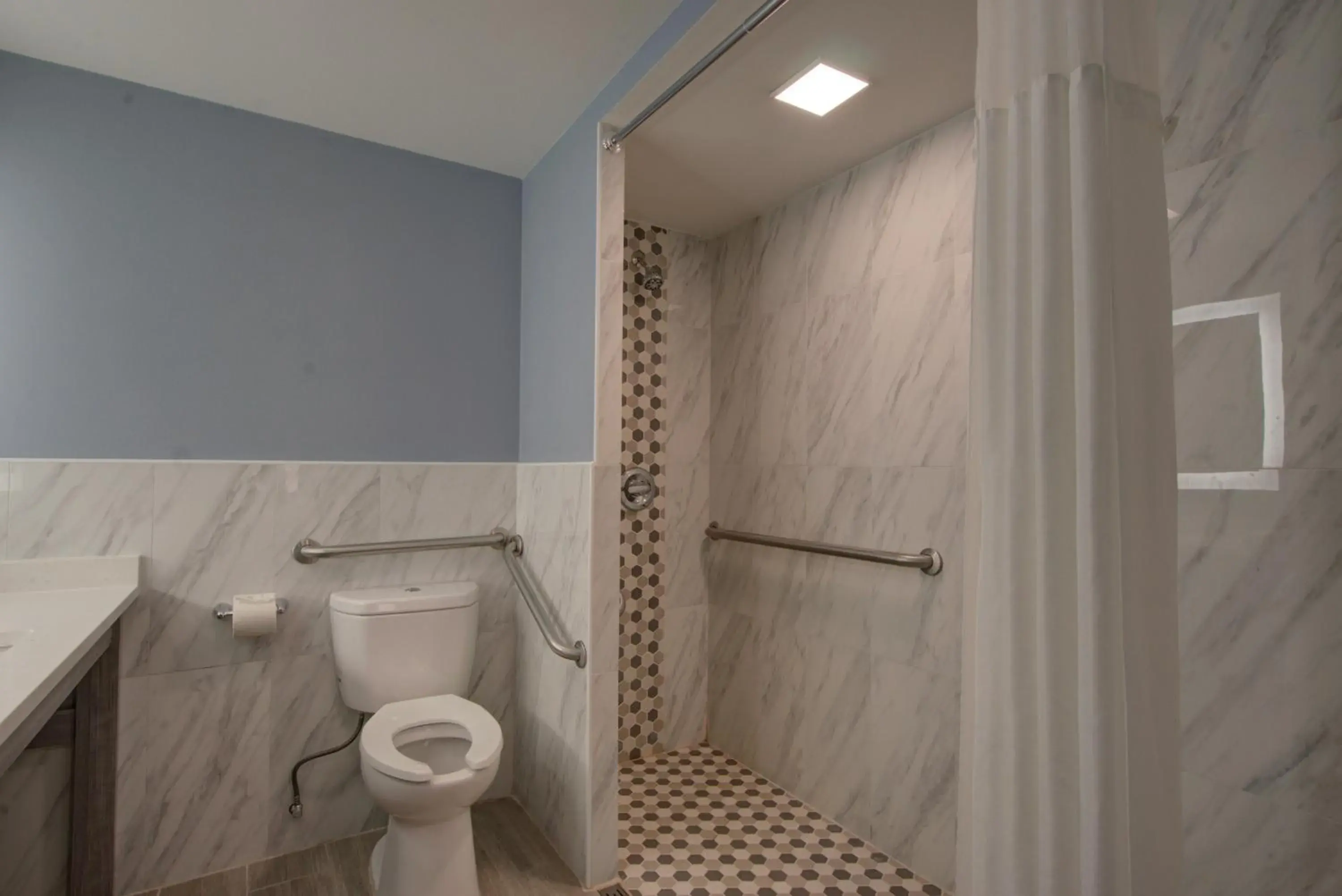 King Room - Accessible/Non-Smoking in Clarion Pointe Tampa-Brandon Near Fairgrounds and Casino King Room - Accessible/Non-Smoking in Clarion Pointe Tampa-Brandon Near Fairgrounds and Casino