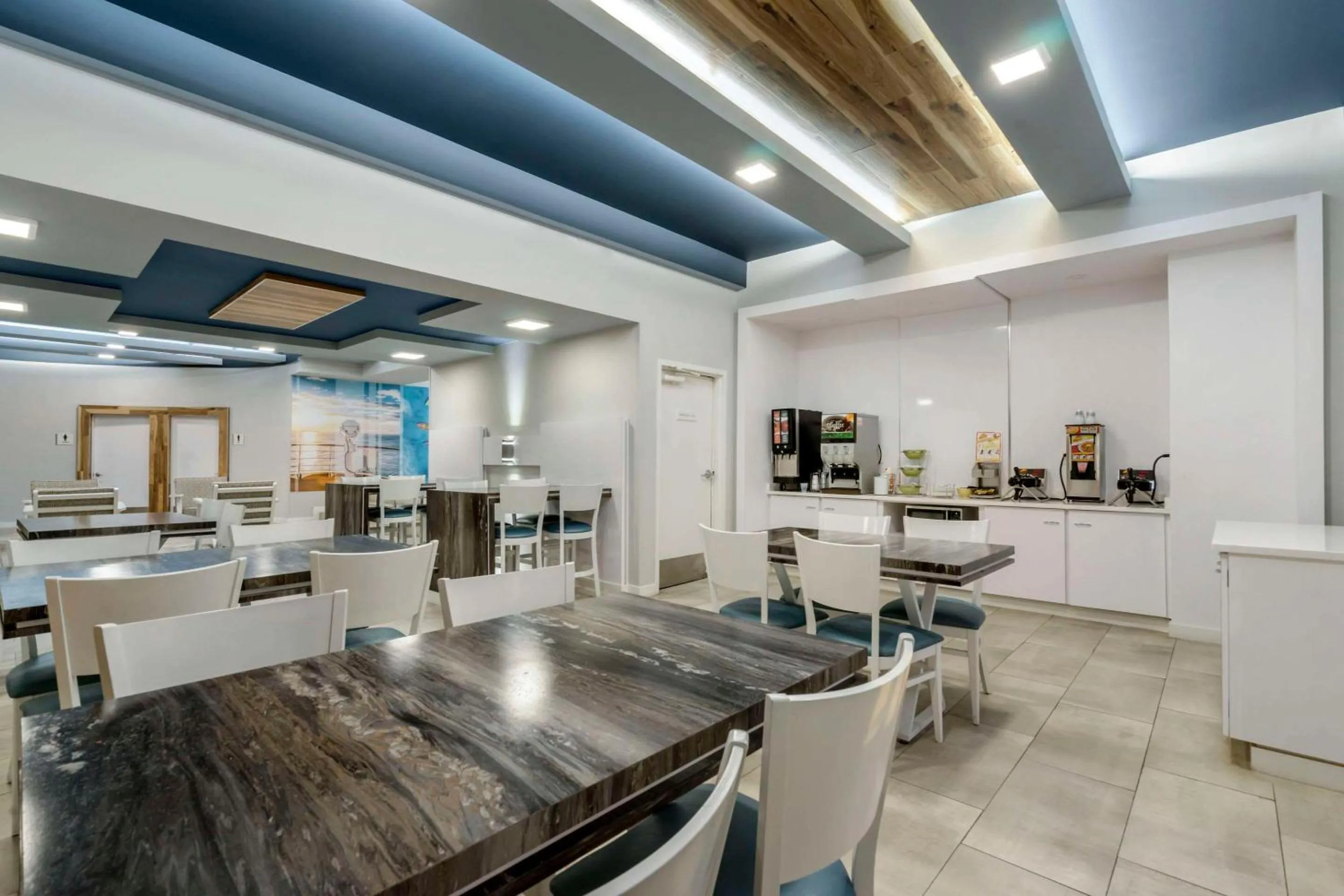 Breakfast in Clarion Pointe Tampa-Brandon Near Fairgrounds and Casino