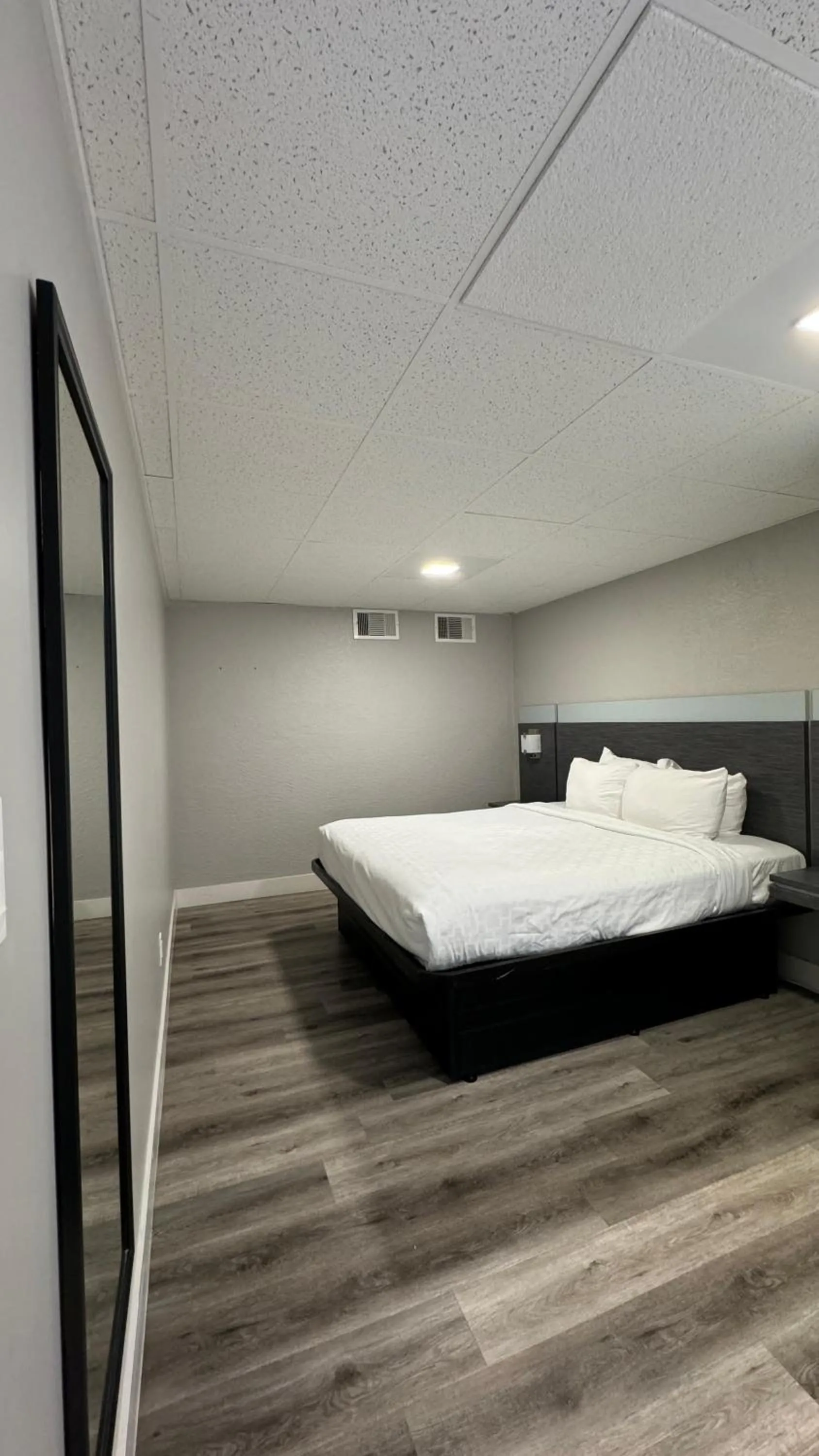 Bedroom, Bed in Clarion Pointe Tampa-Brandon Near Fairgrounds and Casino