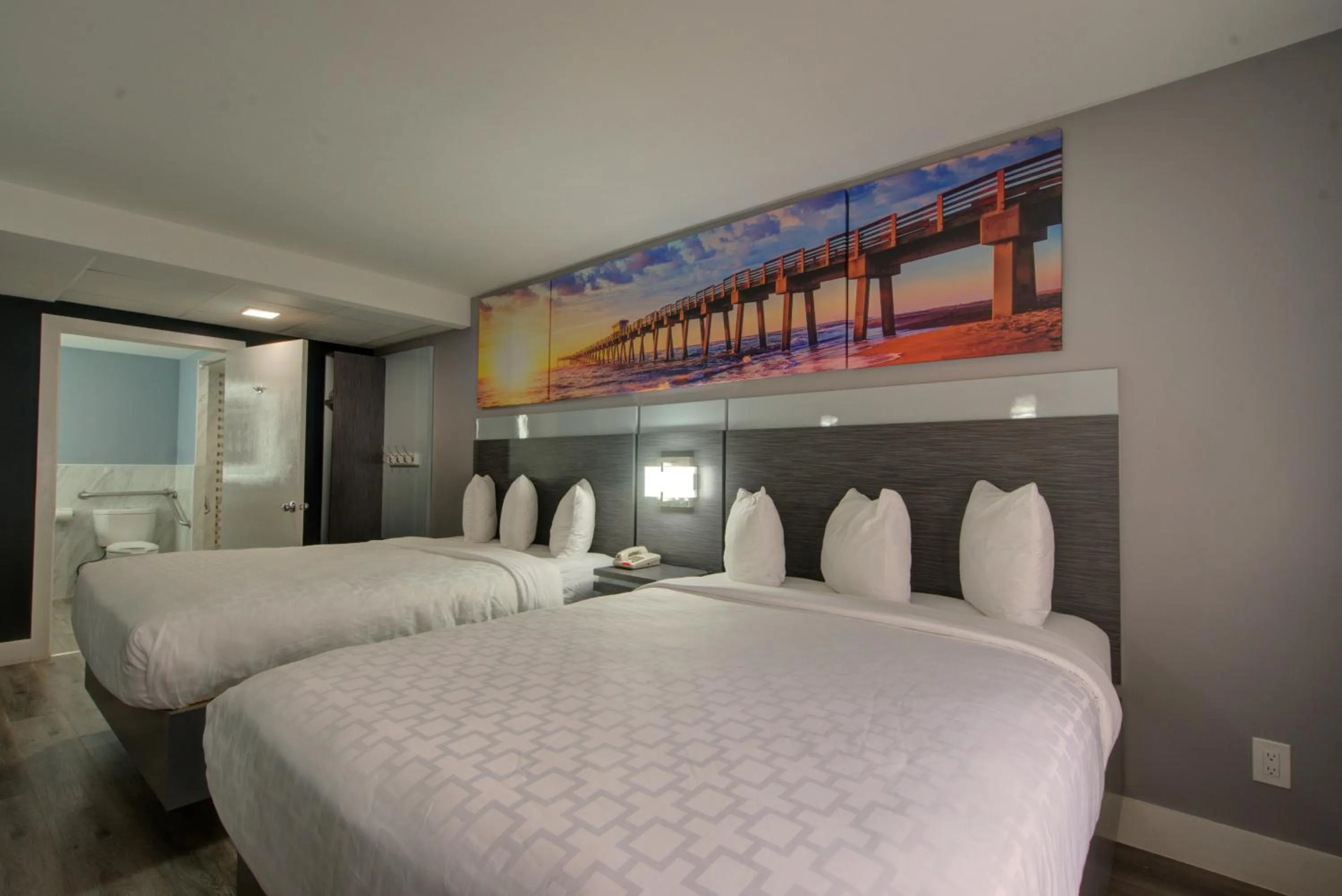 Bedroom, Bed in Clarion Pointe Tampa-Brandon Near Fairgrounds and Casino