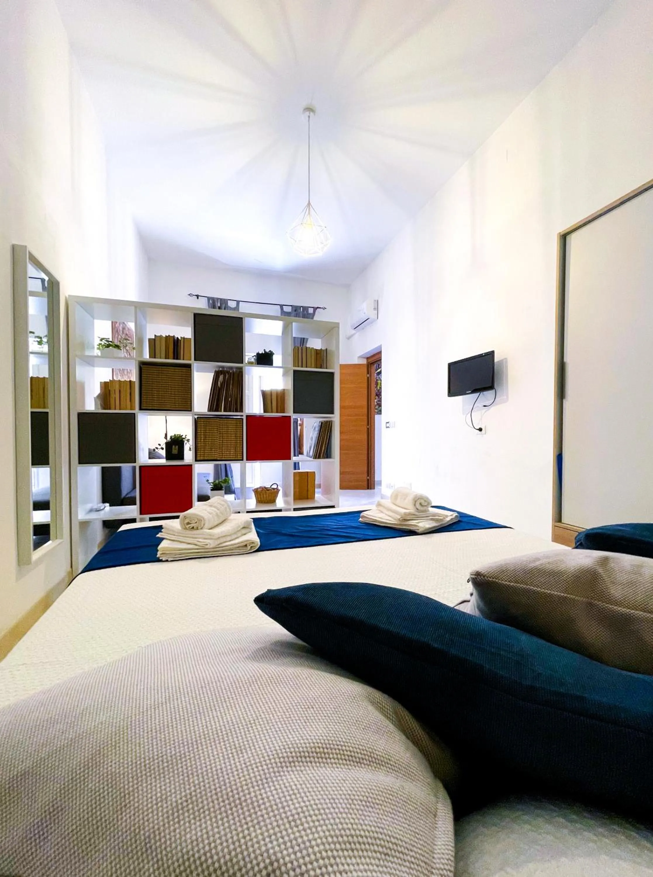 Photo of the whole room in DOMUS