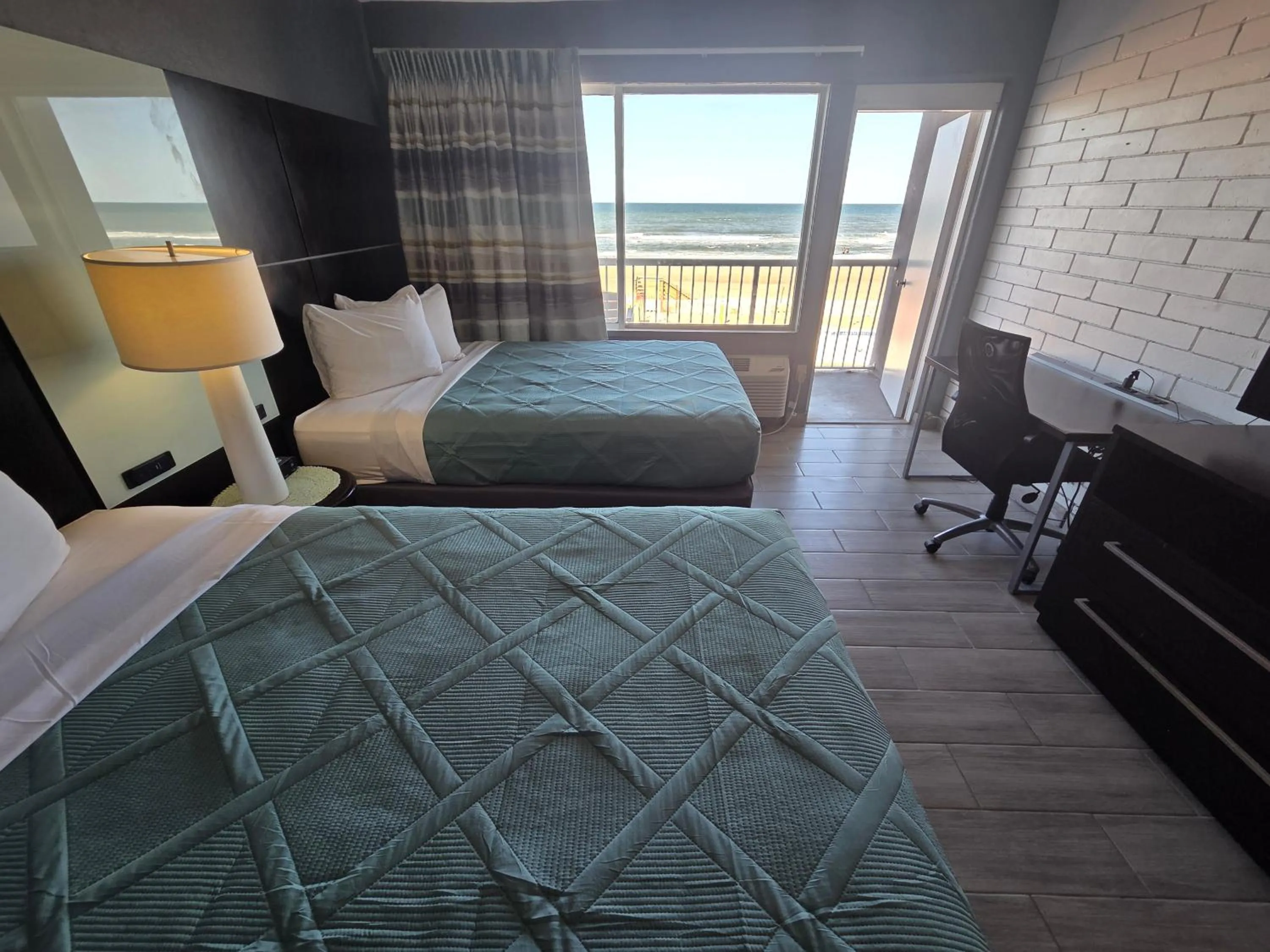 Bed in Beach House Inn
