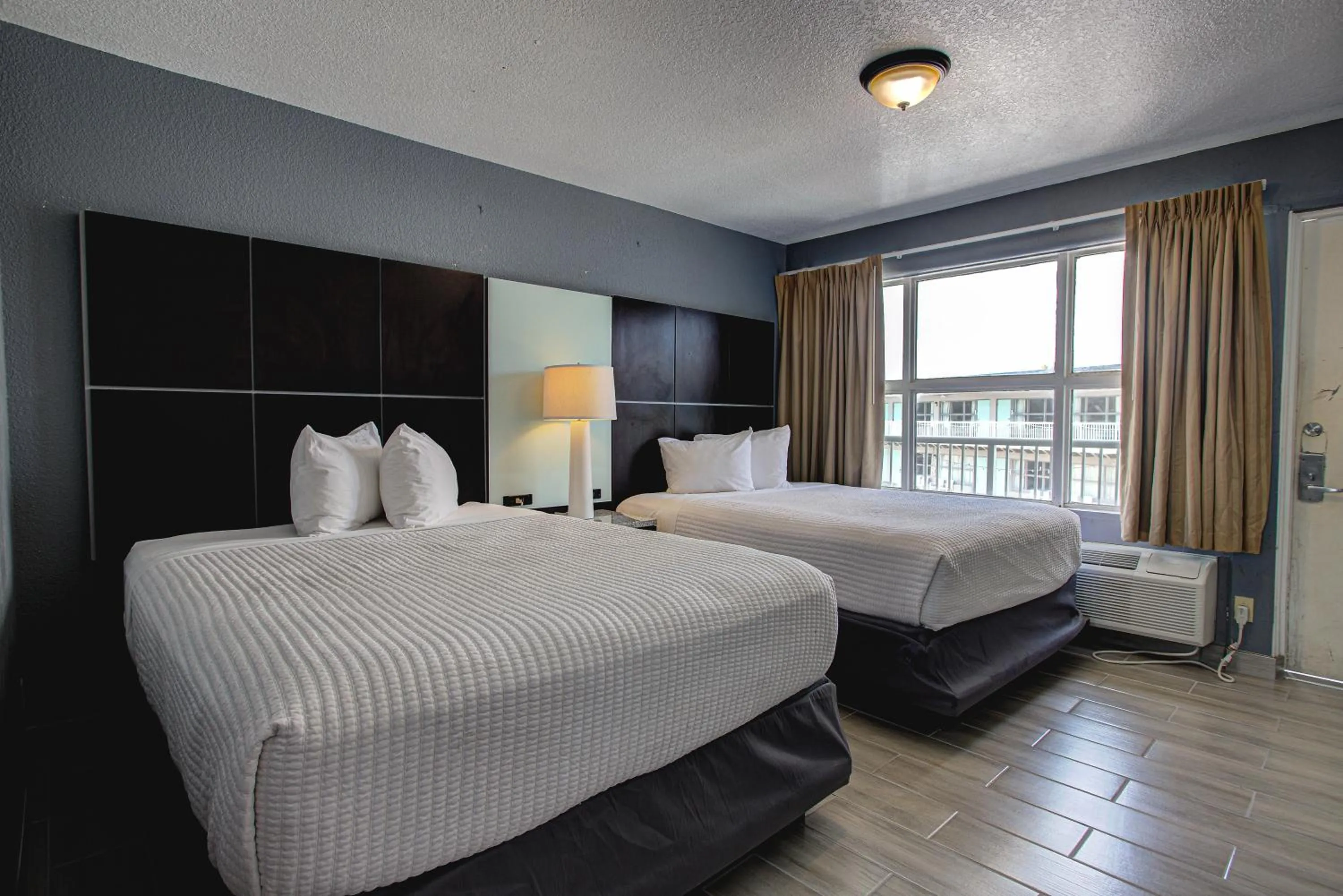 Bed in Beach House Inn