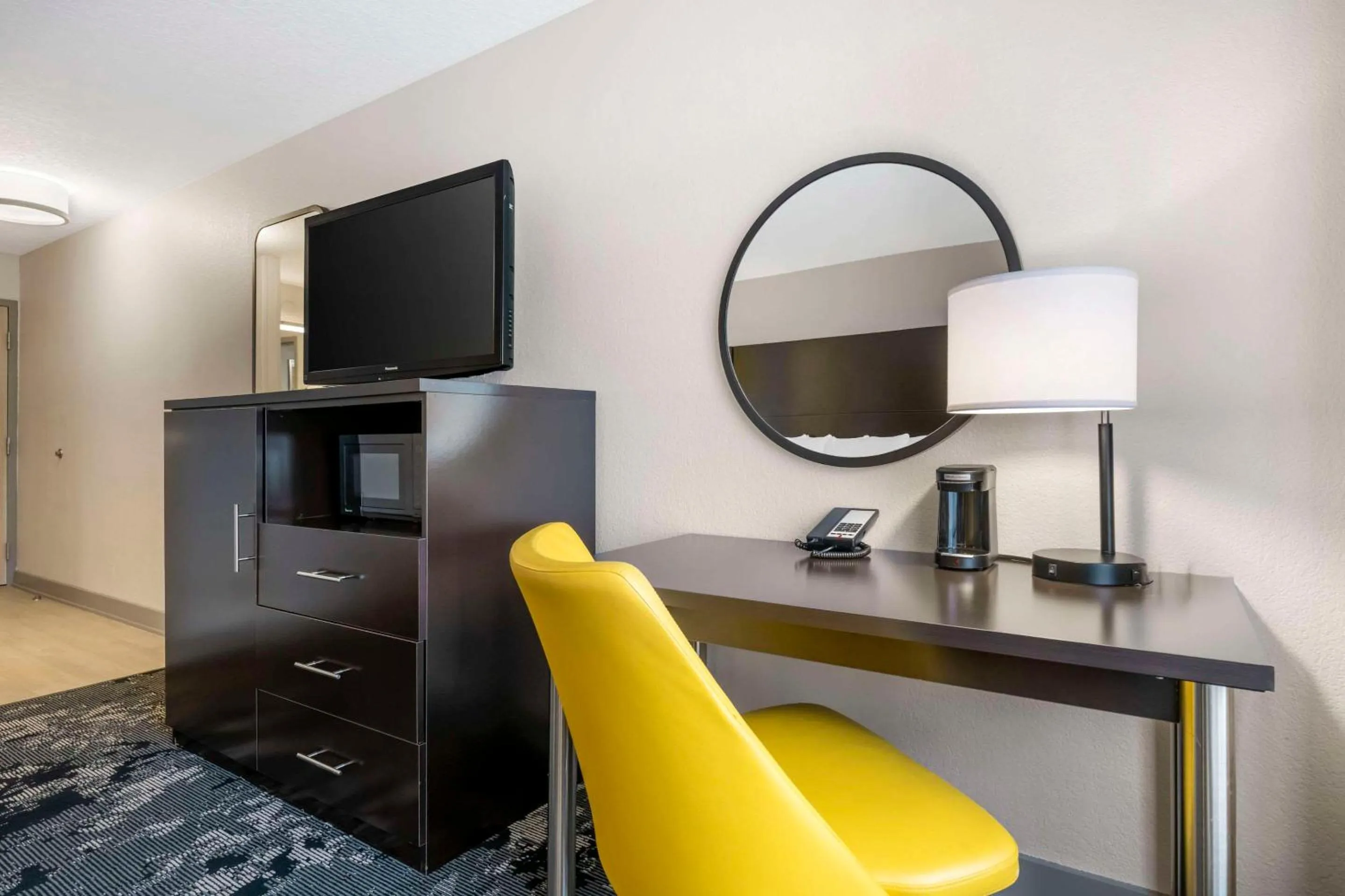 Bedroom in Comfort Inn & Suites Near Universal Orlando Resort-Convention Ctr