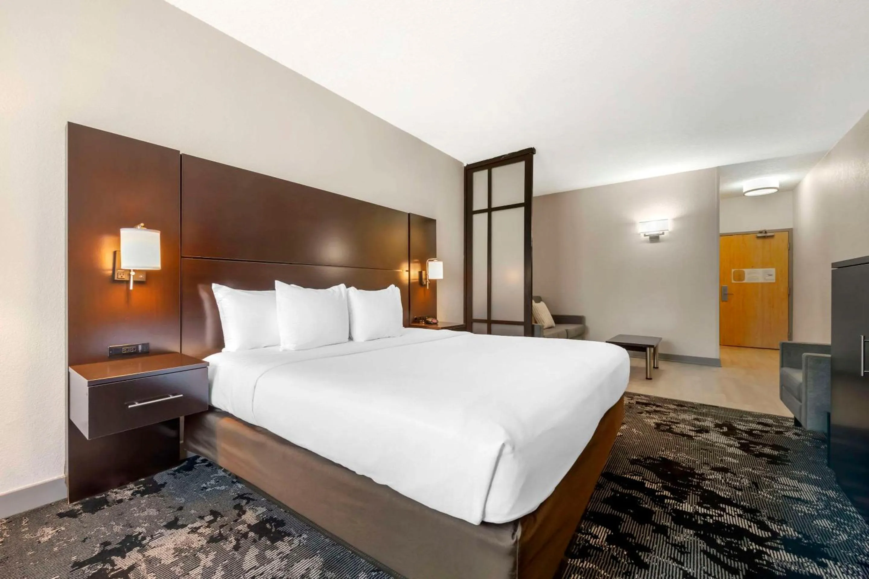 Bedroom, Bed in Comfort Inn & Suites Near Universal Orlando Resort-Convention Ctr