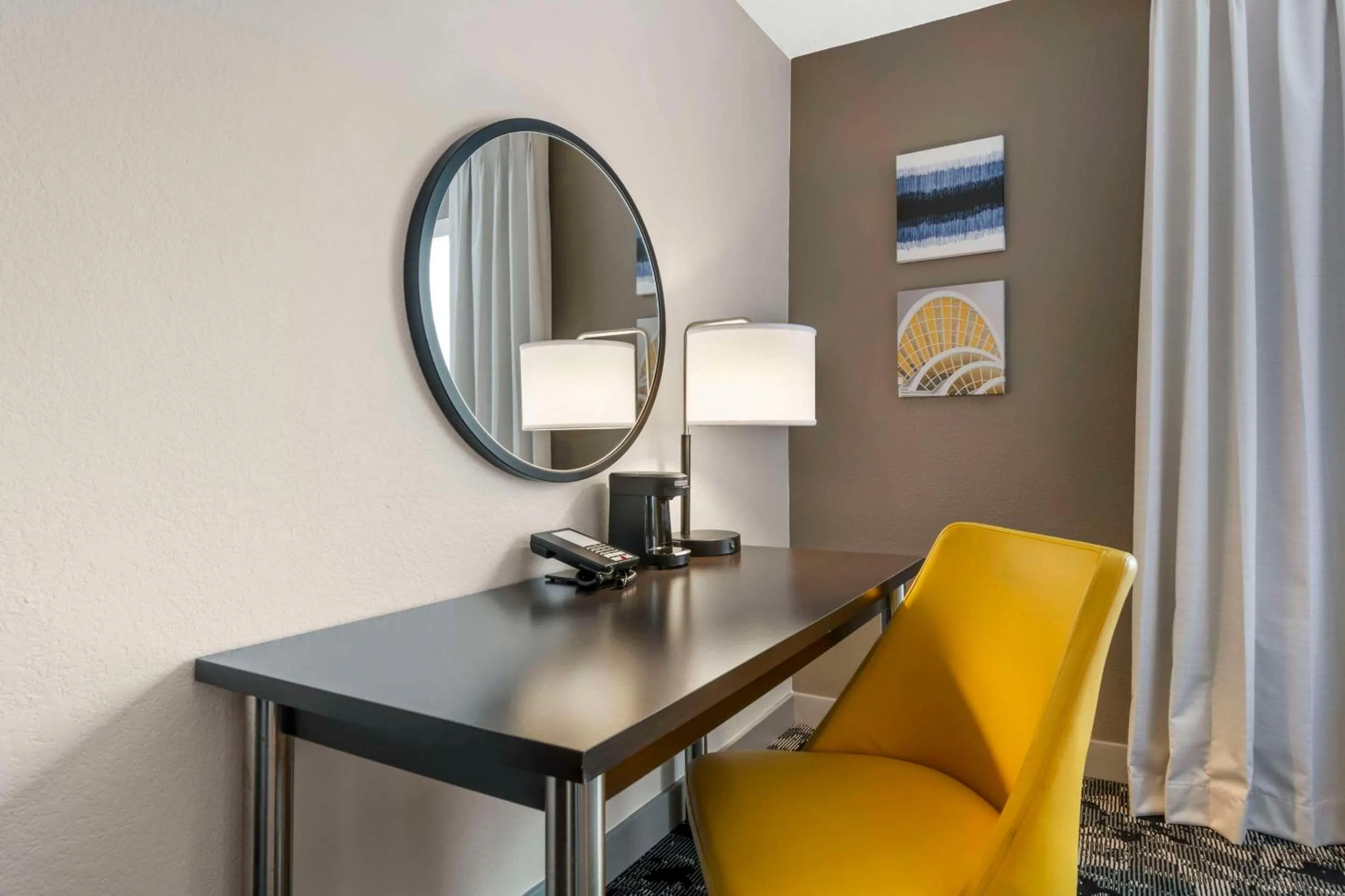 Bedroom in Comfort Inn & Suites Near Universal Orlando Resort-Convention Ctr
