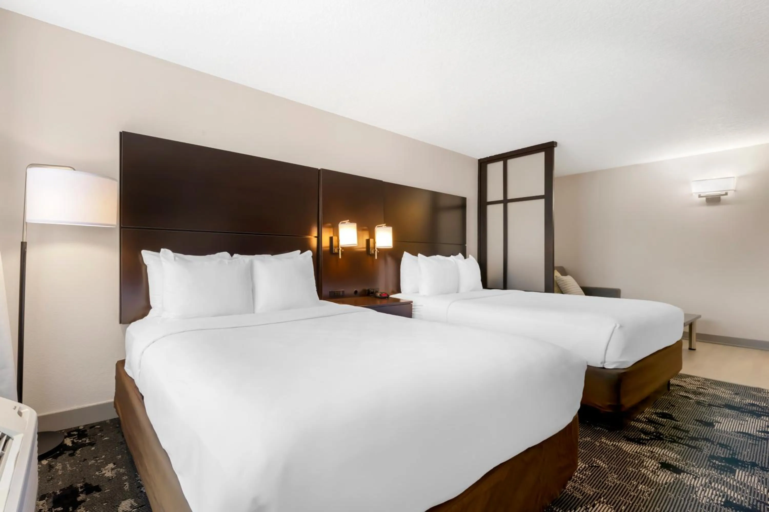 Photo of the whole room, Bed in Comfort Inn & Suites Near Universal Orlando Resort-Convention Ctr