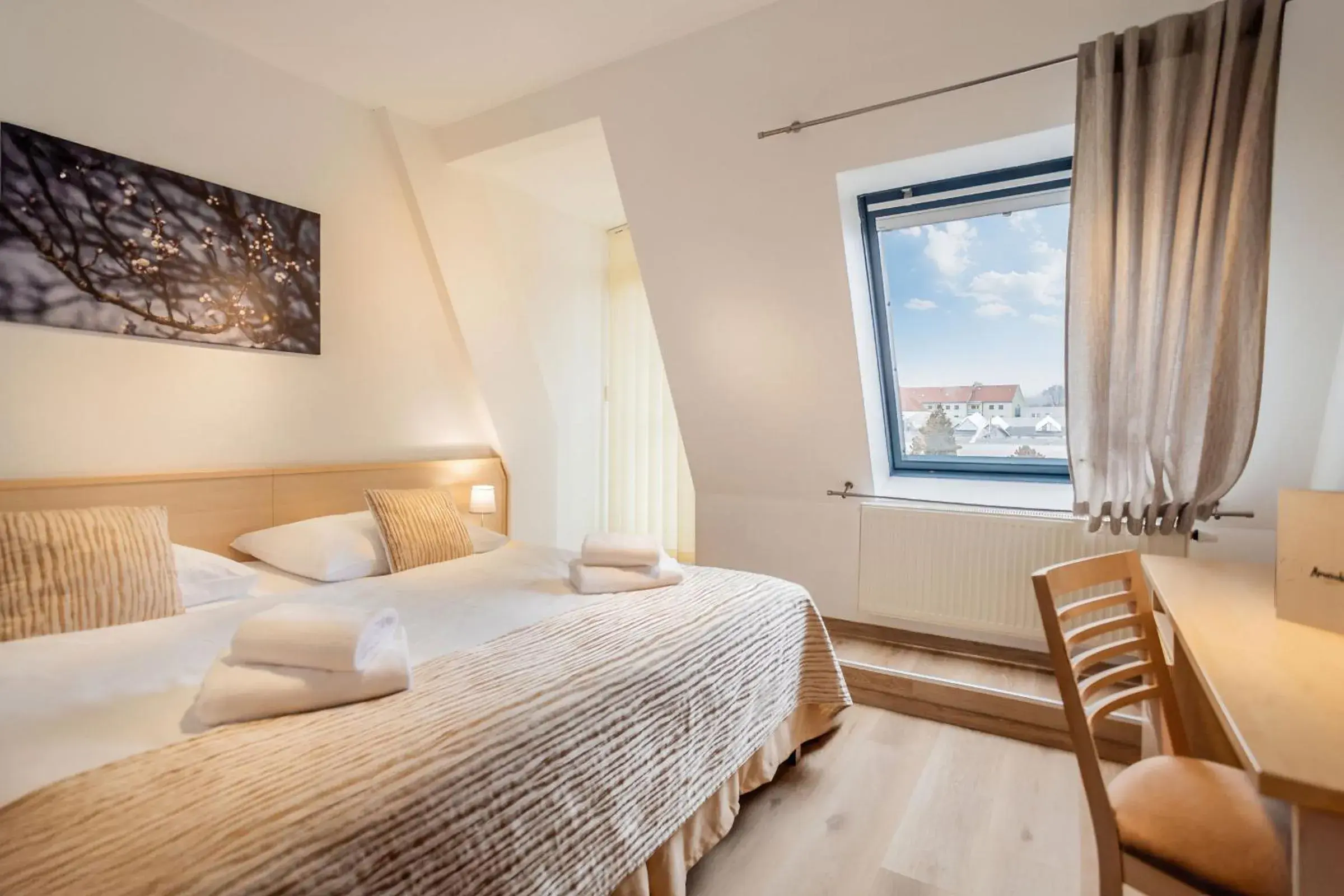 Standard Double or Twin Room with Wellness Access in Wine Wellness Hotel Amande Hustopeče Standard Double or Twin Room with Wellness Access in Wine Wellness Hotel Amande Hustopeče