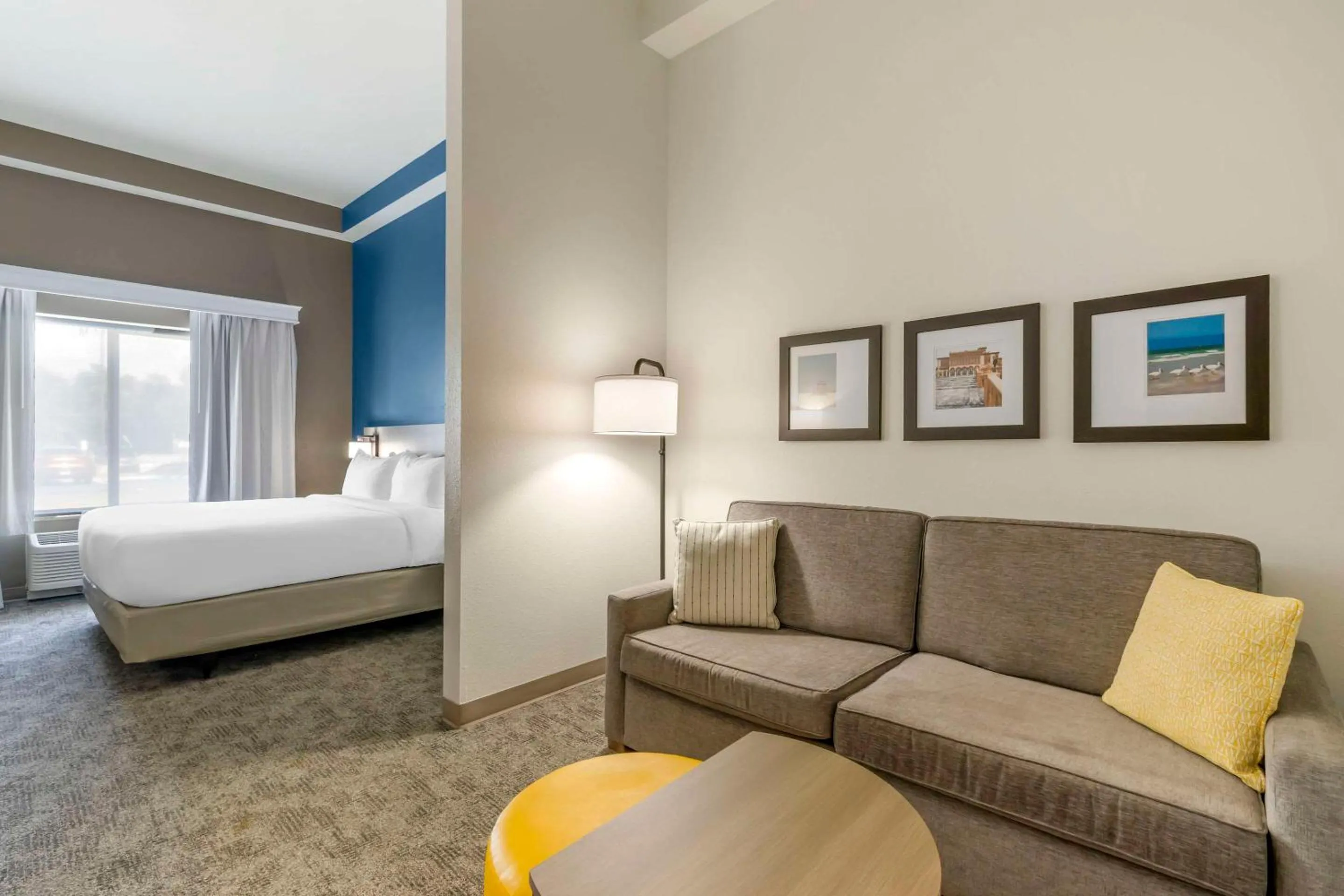 Bedroom, Bed in Comfort Suites Sarasota-Siesta Key