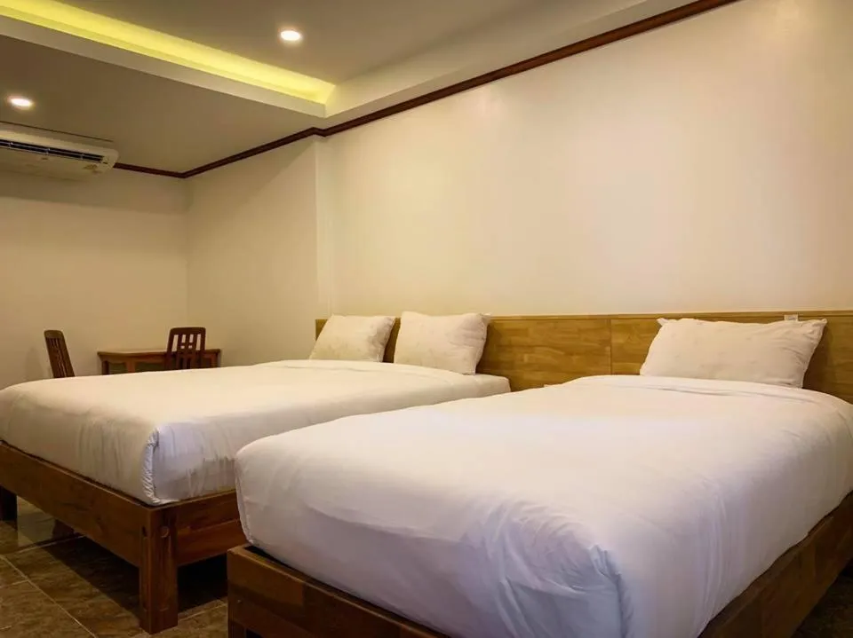 Bed in Coconut Grove Hotel Samui