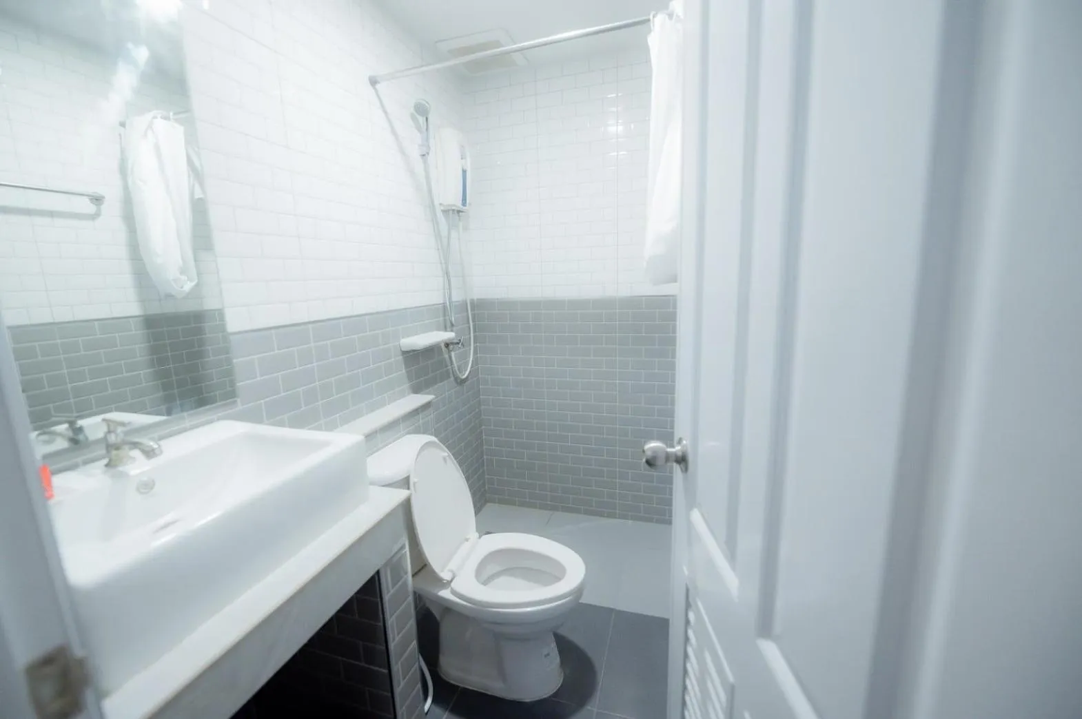 Bathroom in Coconut Grove Hotel Samui