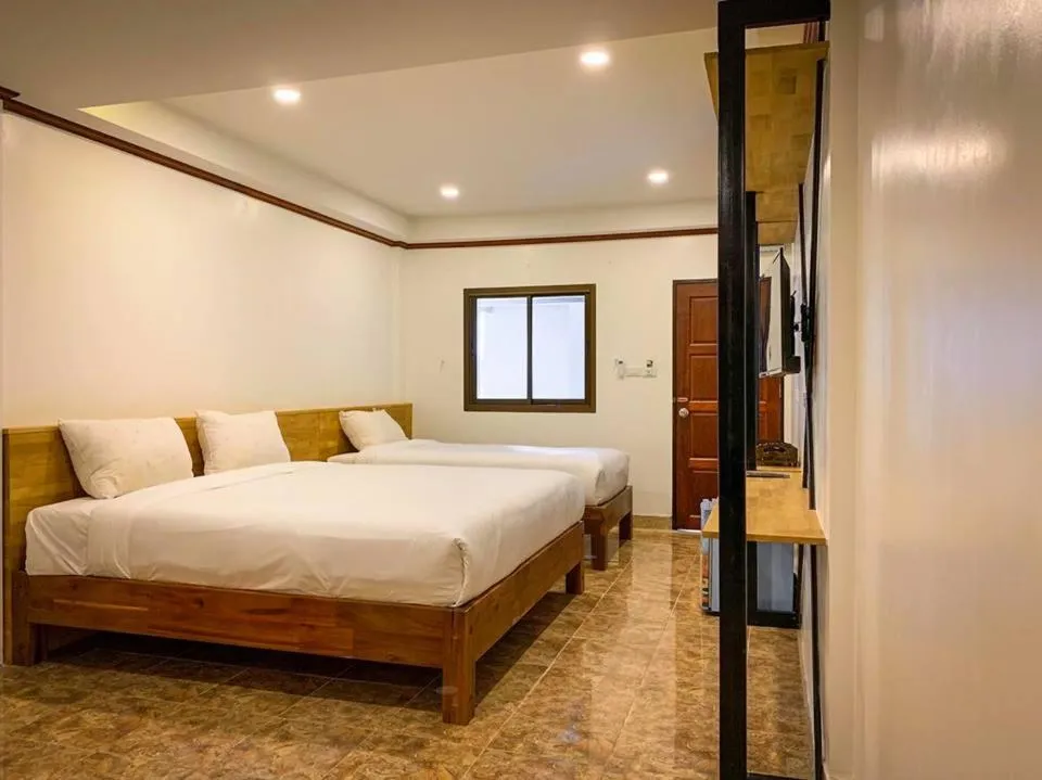 Bed in Coconut Grove Hotel Samui