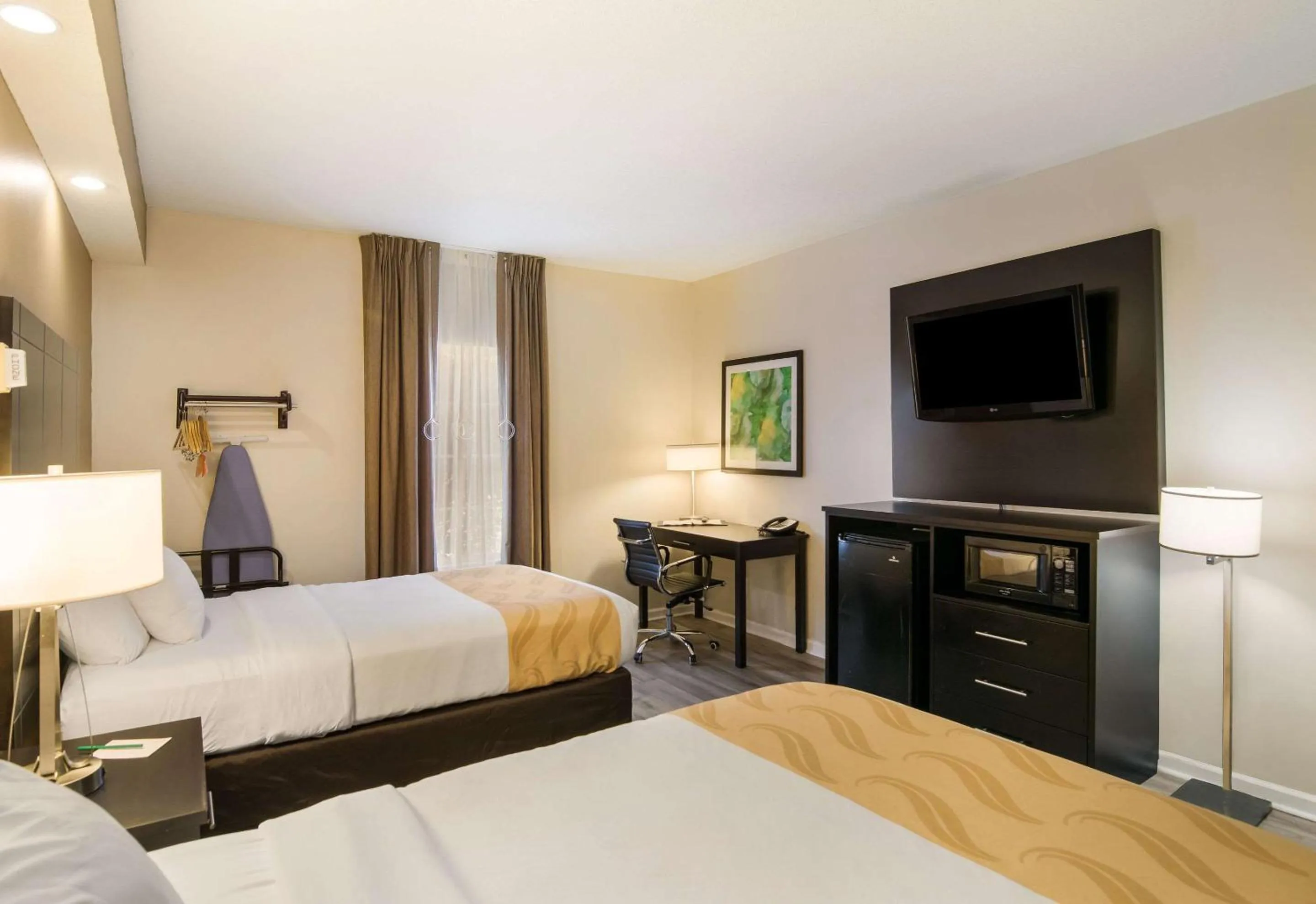 Photo of the whole room in Quality Inn Crestview Near Eglin AFB