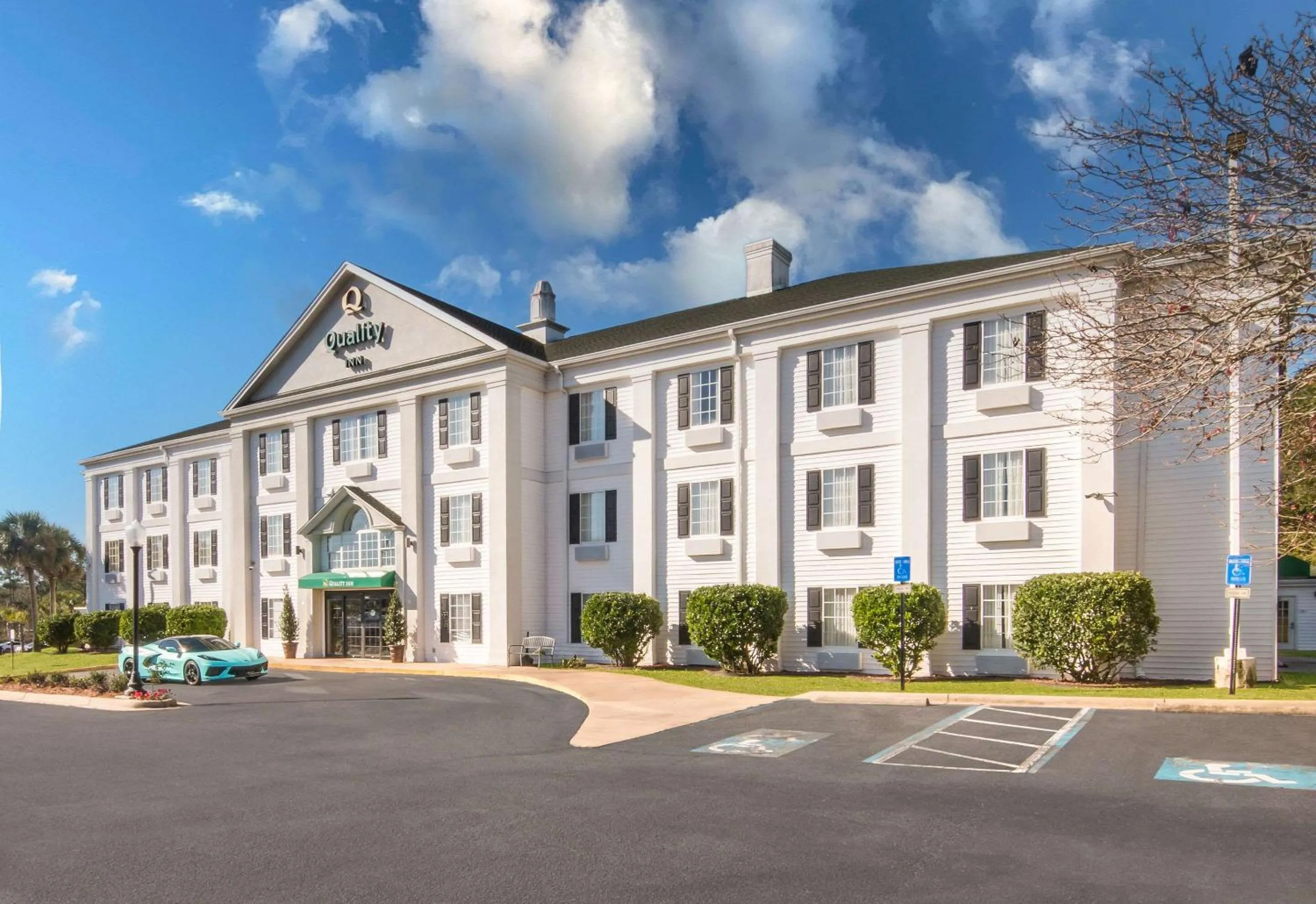 Property building in Quality Inn Crestview Near Eglin AFB