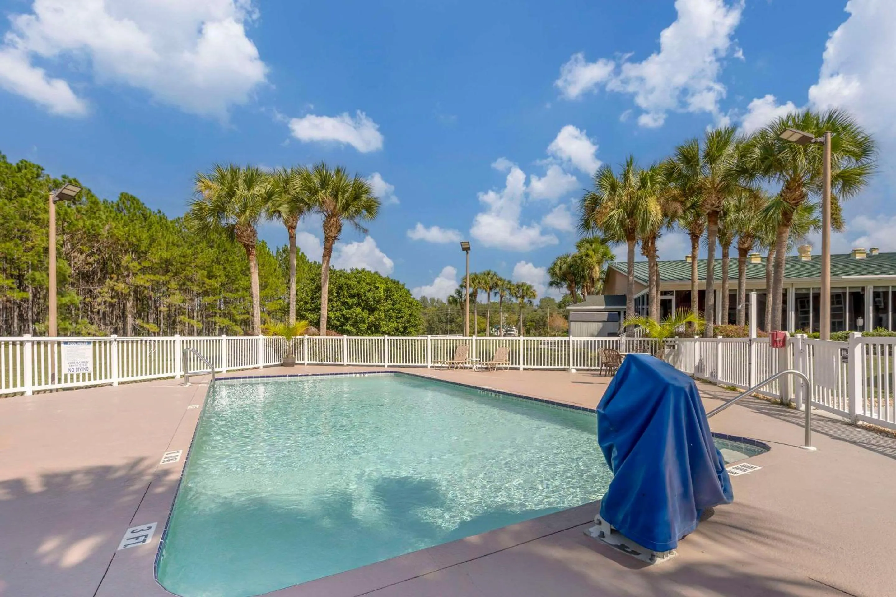 Swimming pool in Quality Inn Conference Center at Citrus Hills